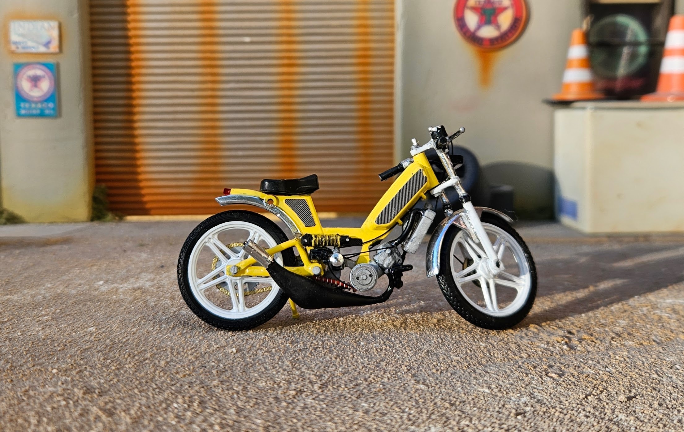 Peugeot 103 Sp Jaune Pot Ninja Warm Up Et Bras Oscillant Renforc 1/18