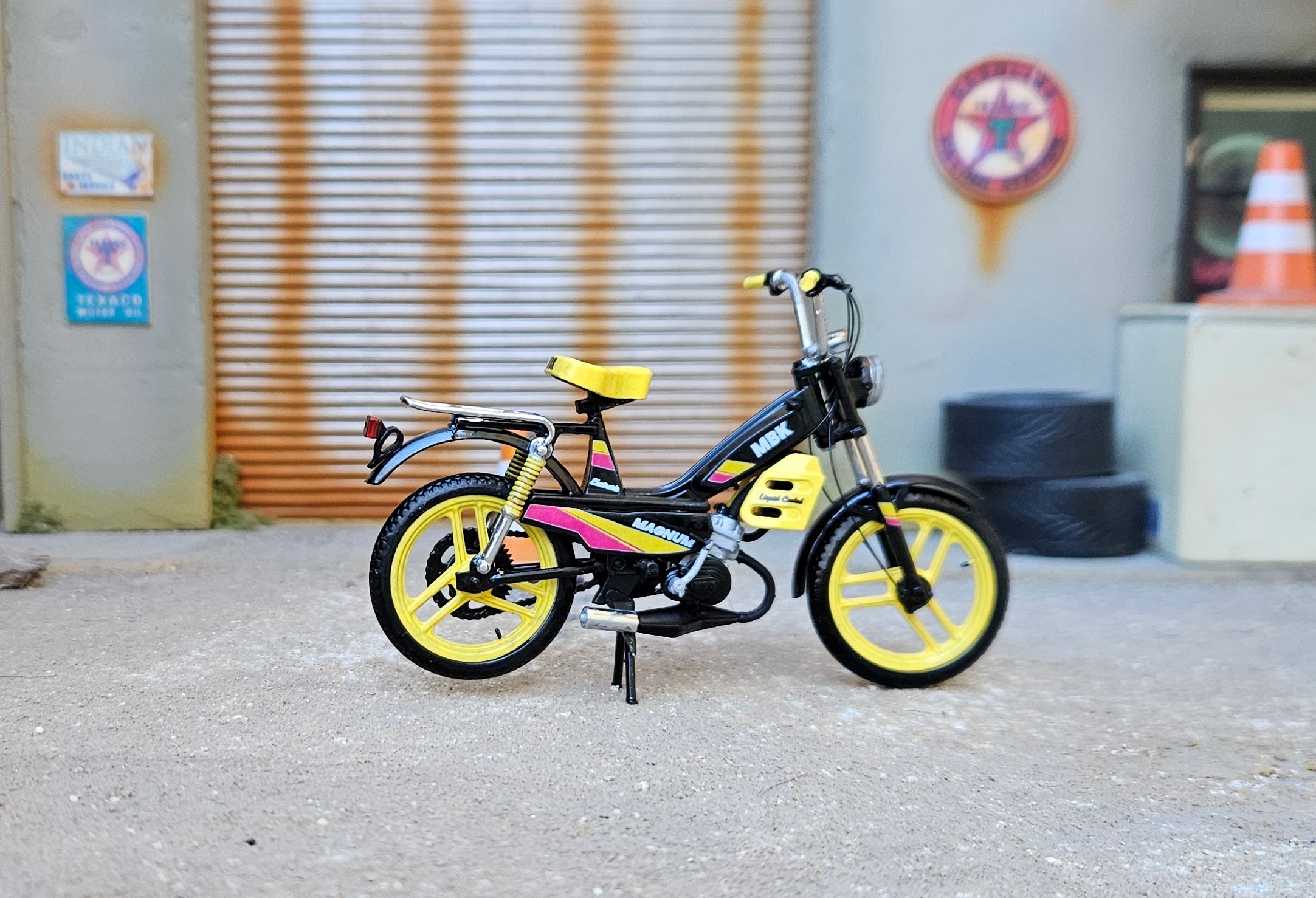 Mbk 51 Magnum Noir Et Deco Rose Jaune Toute D Origine 1/18