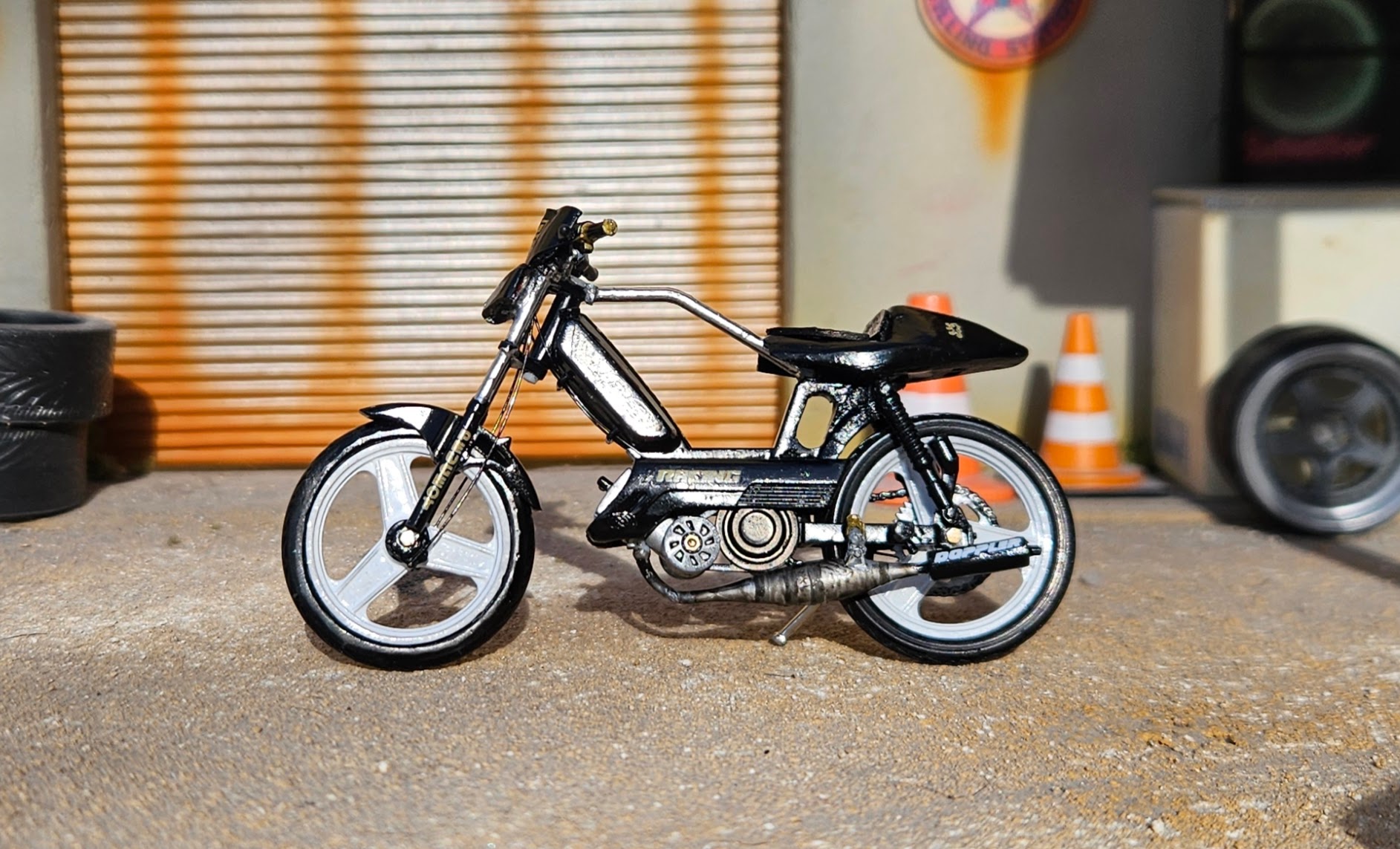 Peugeot 103 Rcx Noir Et Doree Version Street 1/18