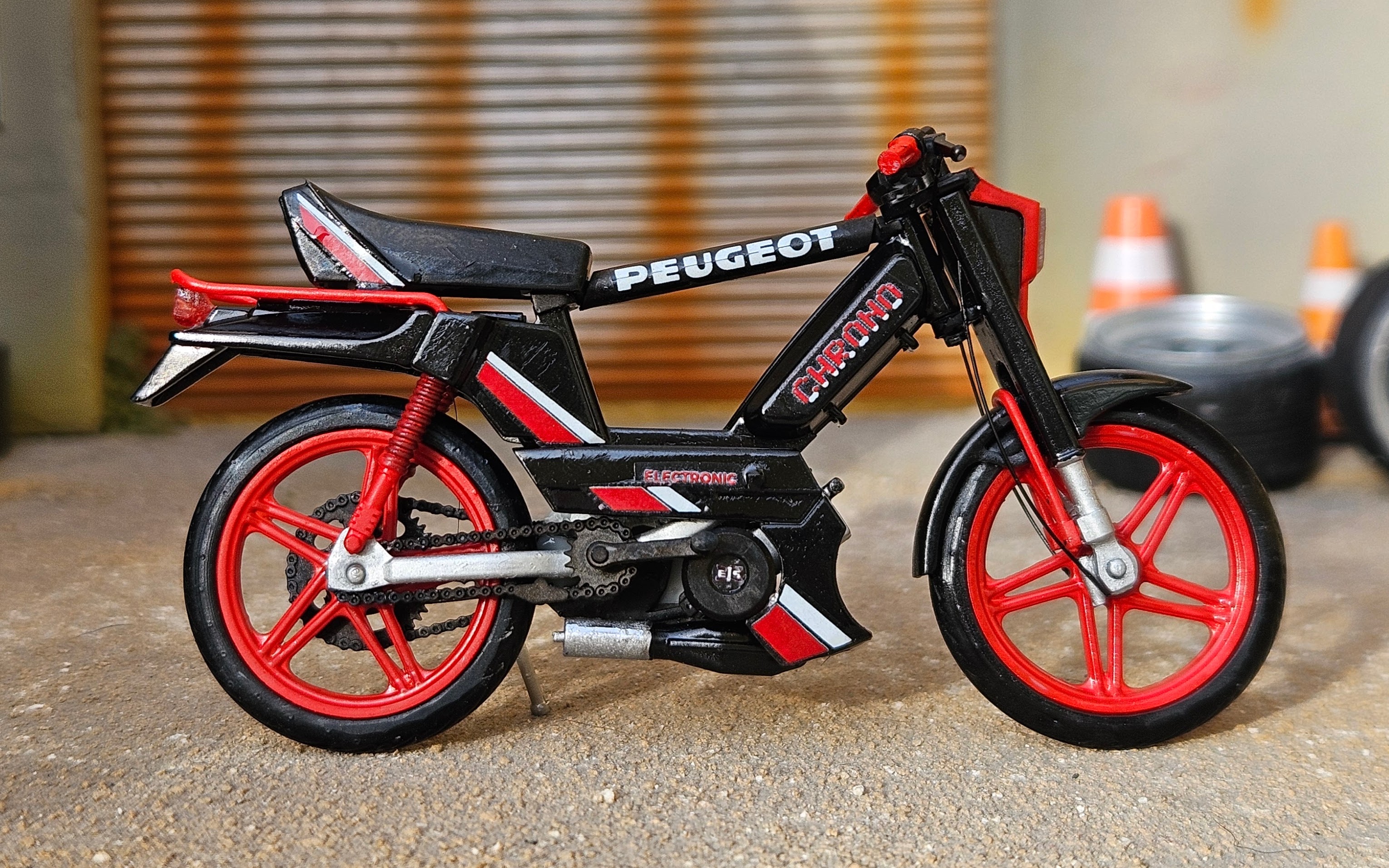 Peugeot 103 Chrono Noir Et Rouge Origine 1/18