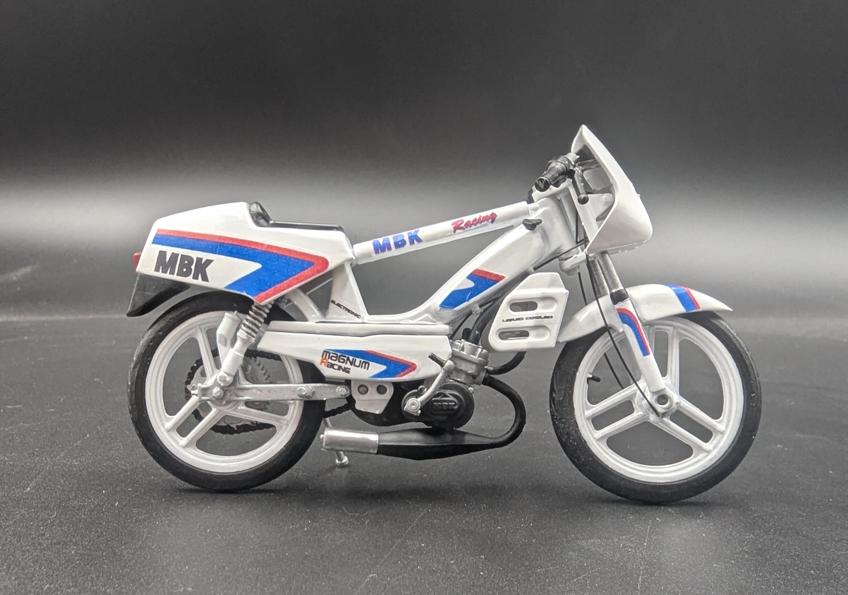 Mbk 51 Magnum Racing White Ceramic Full Origine 1/18