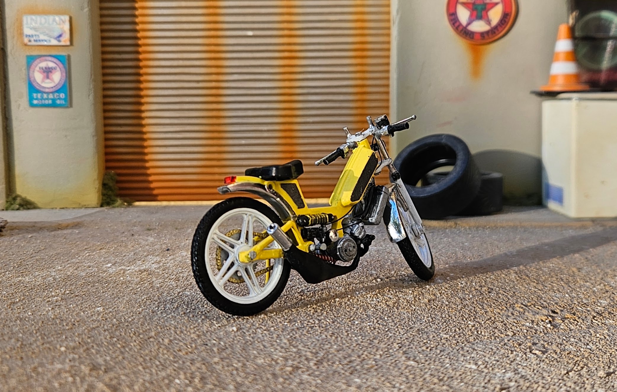 Peugeot 103 Sp Jaune Pot Ninja Warm Up Et Bras Oscillant Renforc 1/18