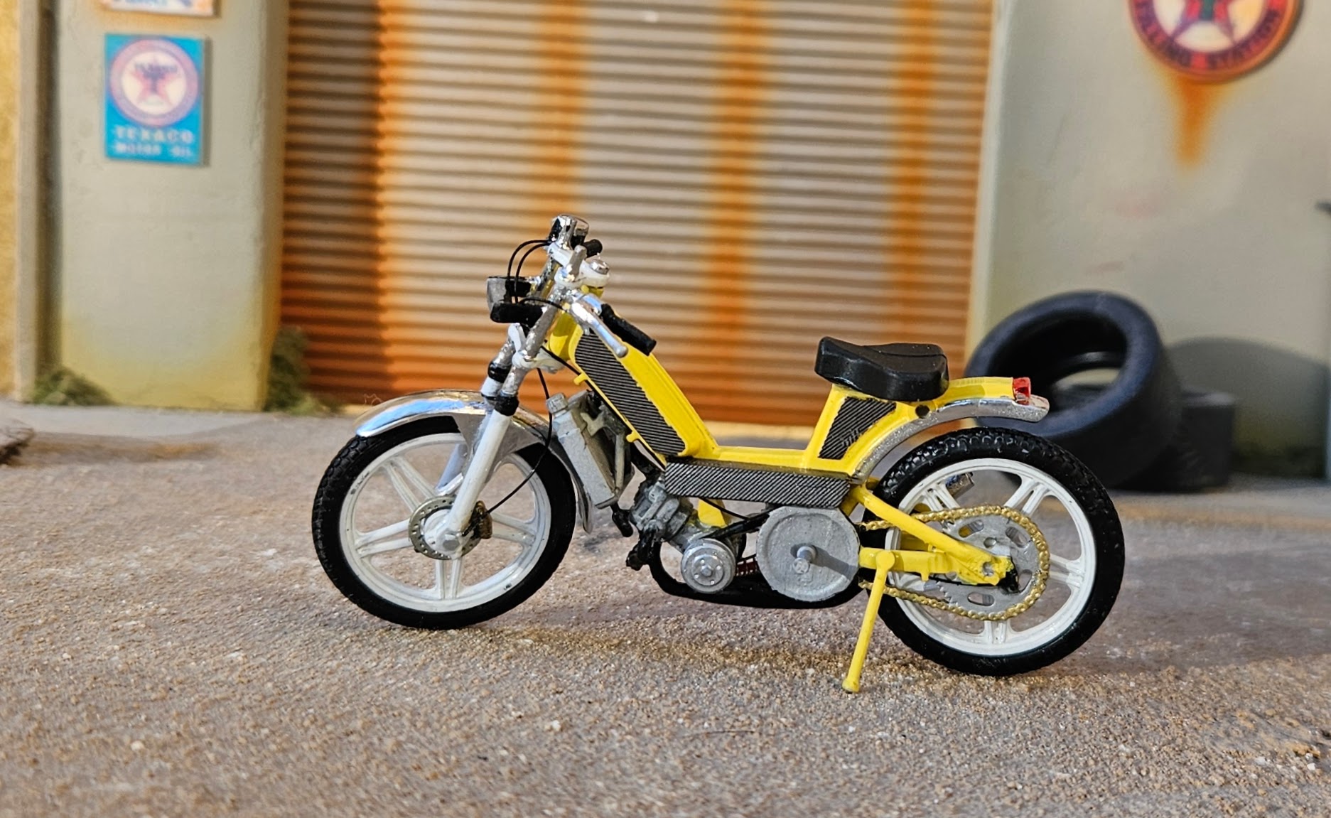 Peugeot 103 Sp Jaune Pot Ninja Warm Up Et Bras Oscillant Renforc 1/18