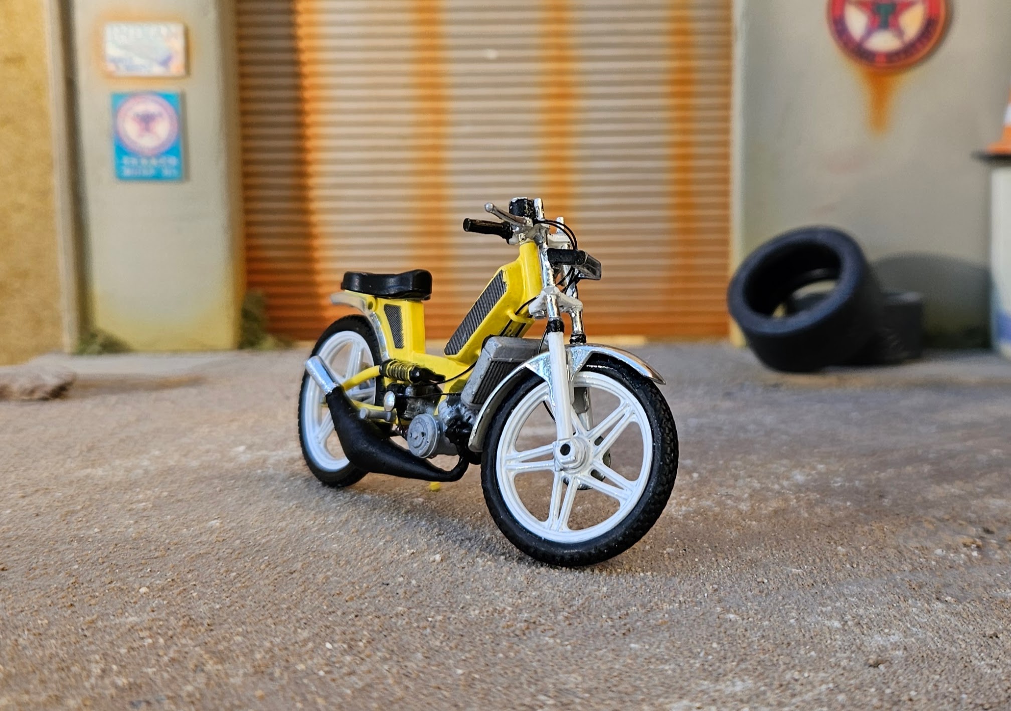 Peugeot 103 Sp Jaune Pot Ninja Warm Up Et Bras Oscillant Renforc 1/18