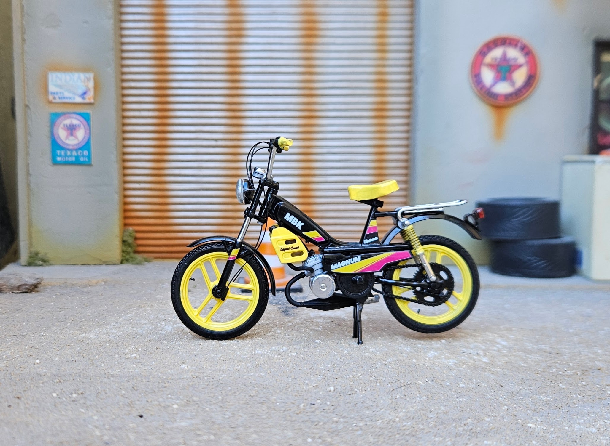 Mbk 51 Magnum Noir Et Deco Rose Jaune Toute D Origine 1/18