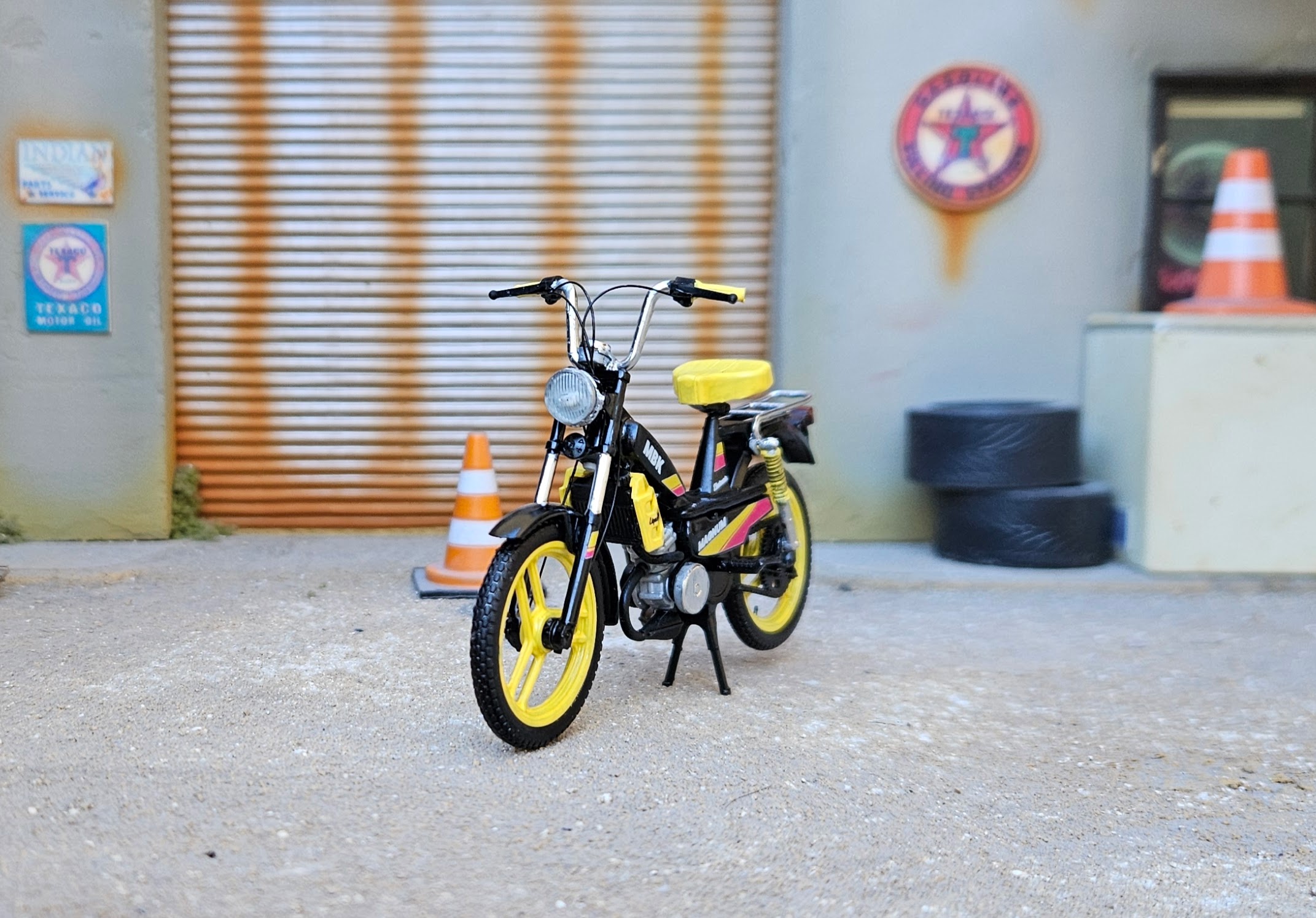 Mbk 51 Magnum Noir Et Deco Rose Jaune Toute D Origine 1/18