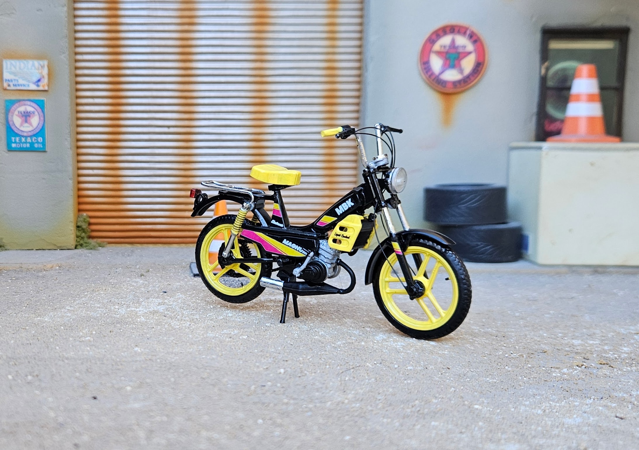 Mbk 51 Magnum Noir Et Deco Rose Jaune Toute D Origine 1/18