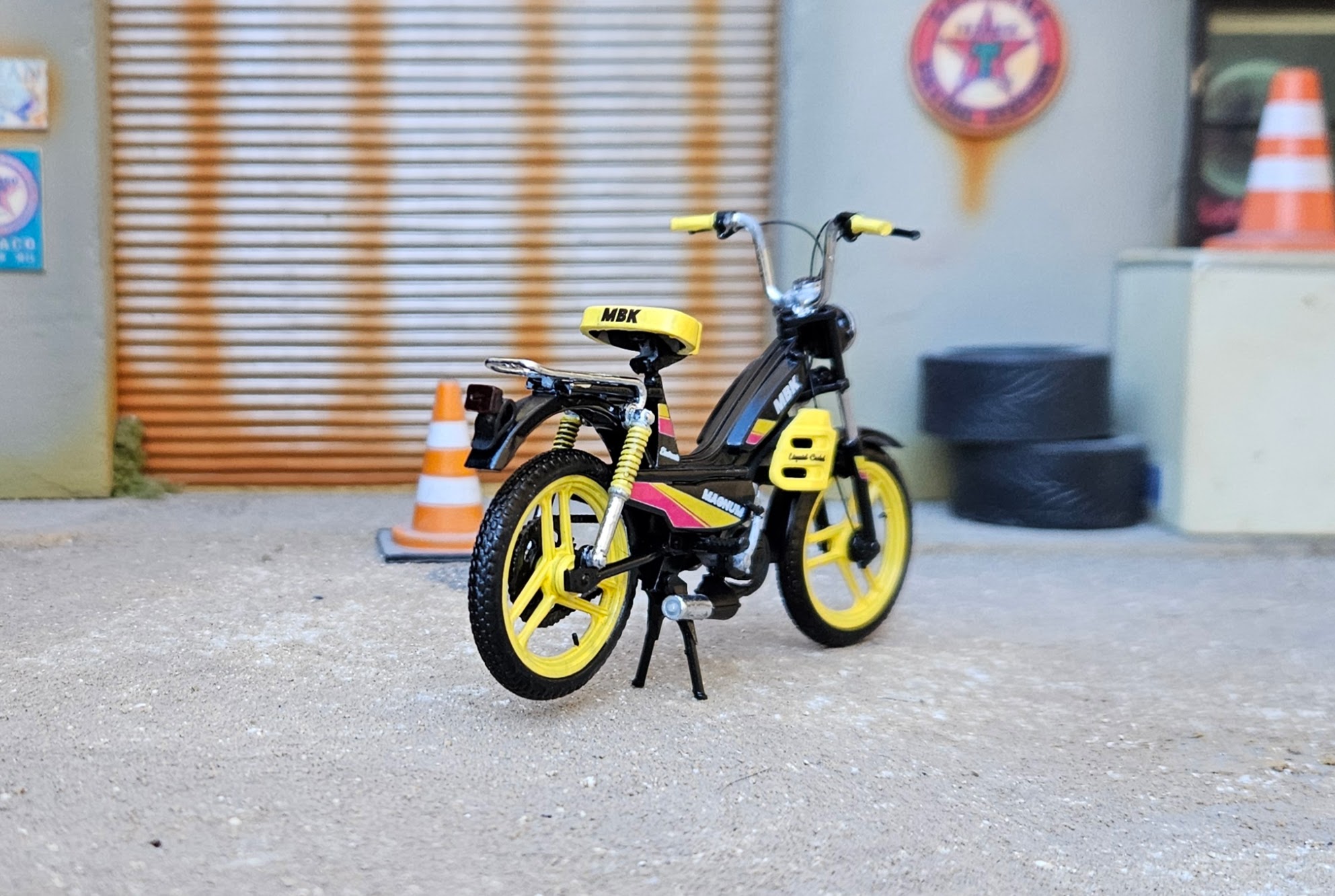 Mbk 51 Magnum Noir Et Deco Rose Jaune Toute D Origine 1/18