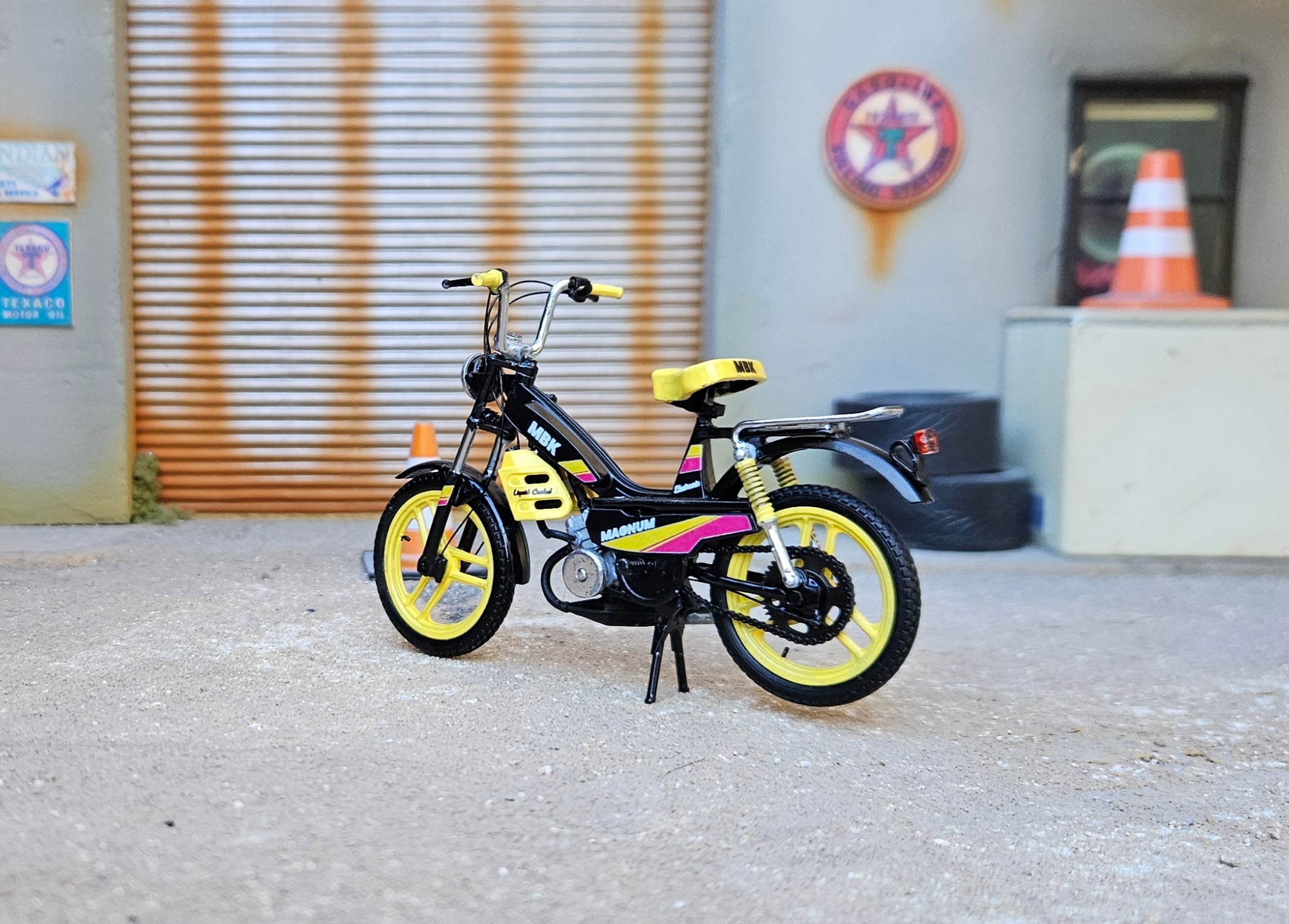 Mbk 51 Magnum Noir Et Deco Rose Jaune Toute D Origine 1/18