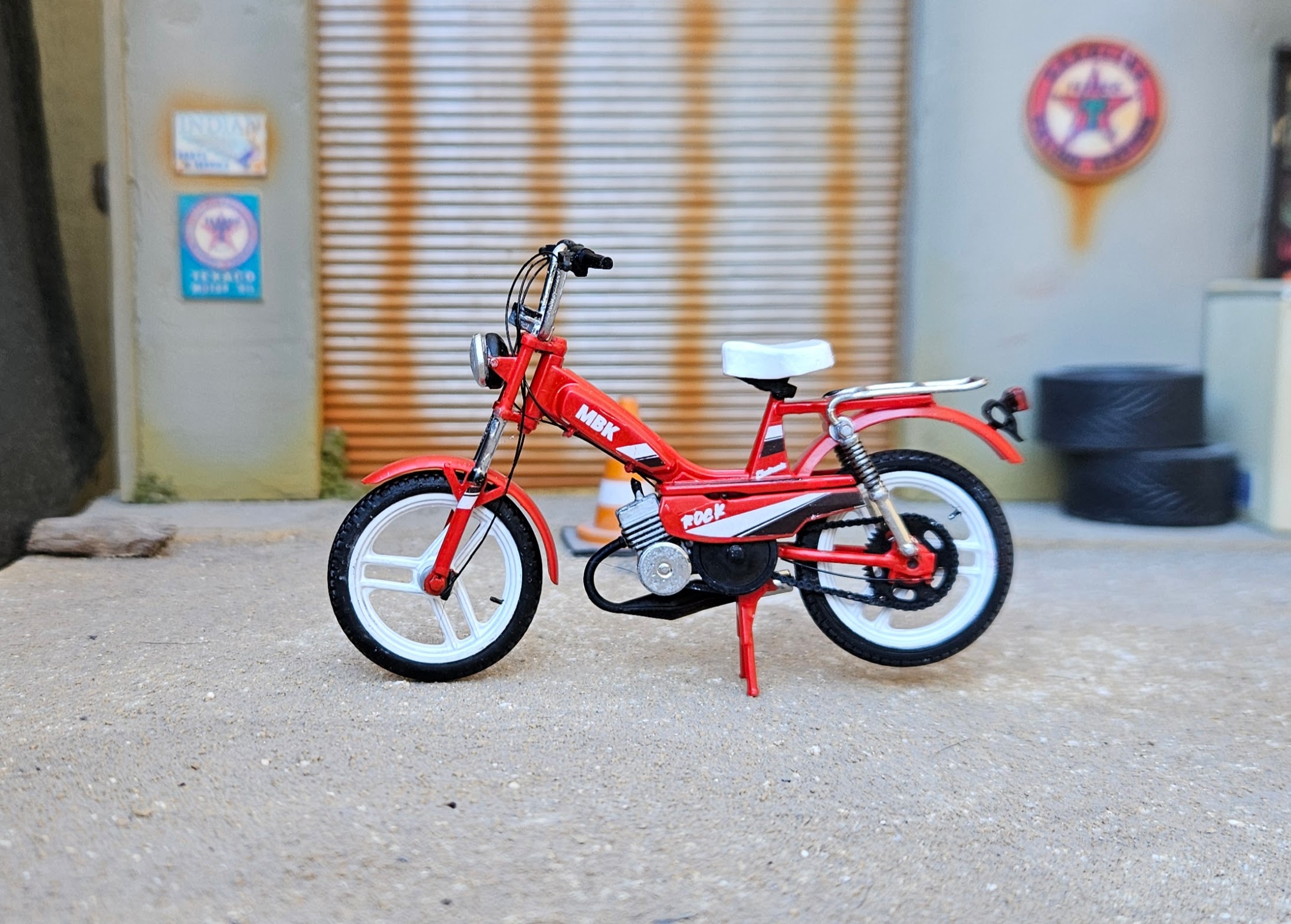 Mbk 51 Rock Rouge Et Blanche 1/18