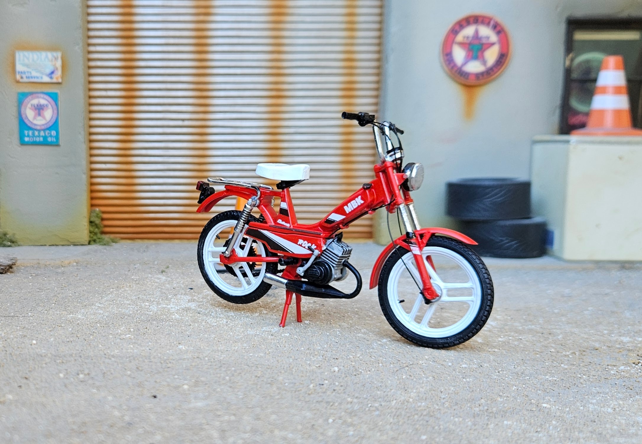 Mbk 51 Rock Rouge Et Blanche 1/18