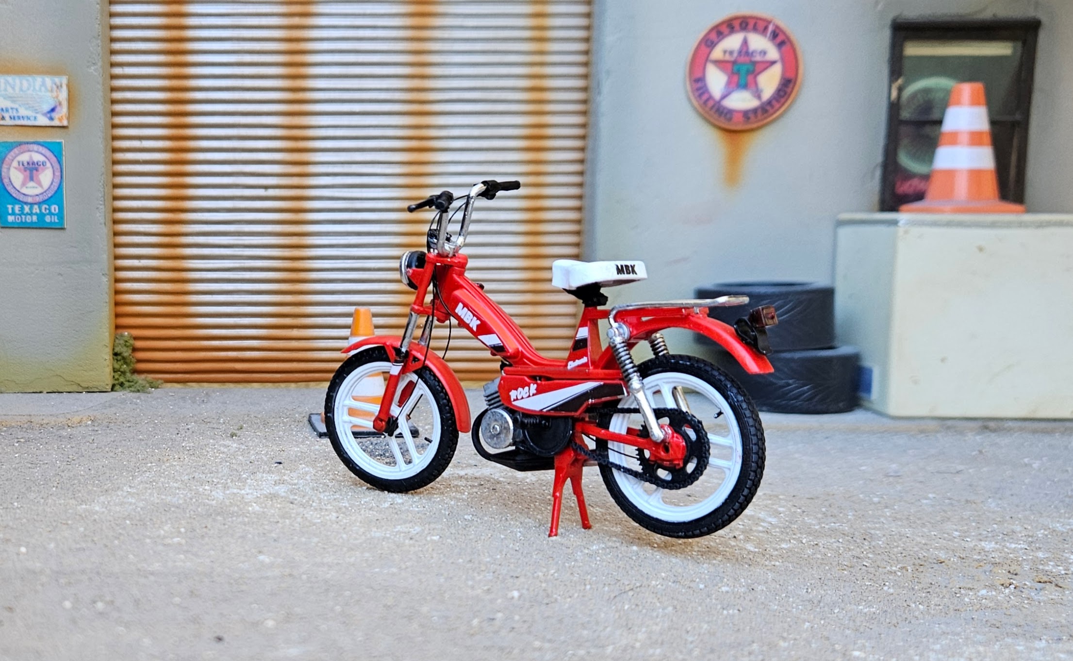 Mbk 51 Rock Rouge Et Blanche 1/18