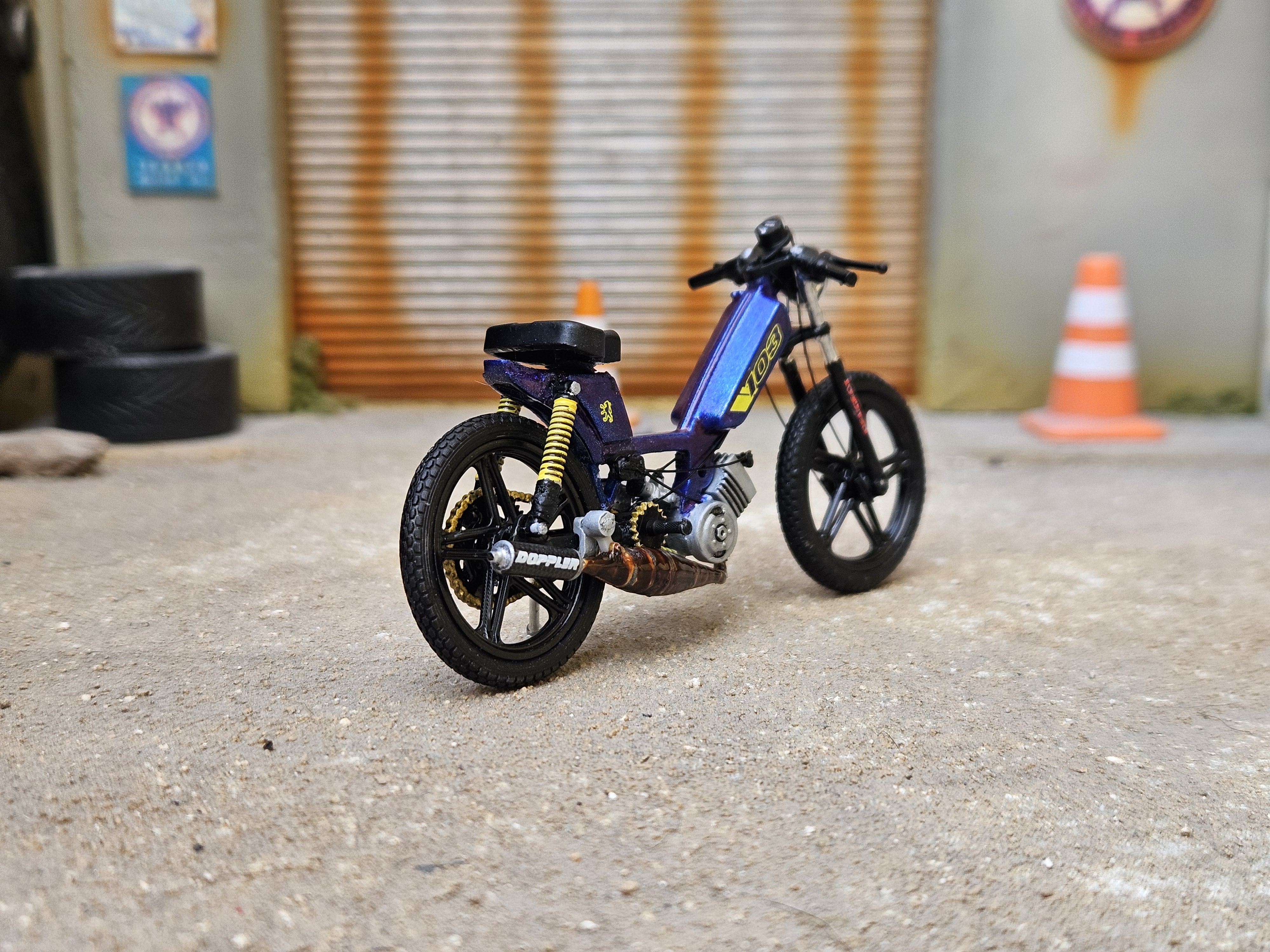 Peugeot 103 Sp Bleu Type Cafe Racer Pot Doppler Carbone 1/18