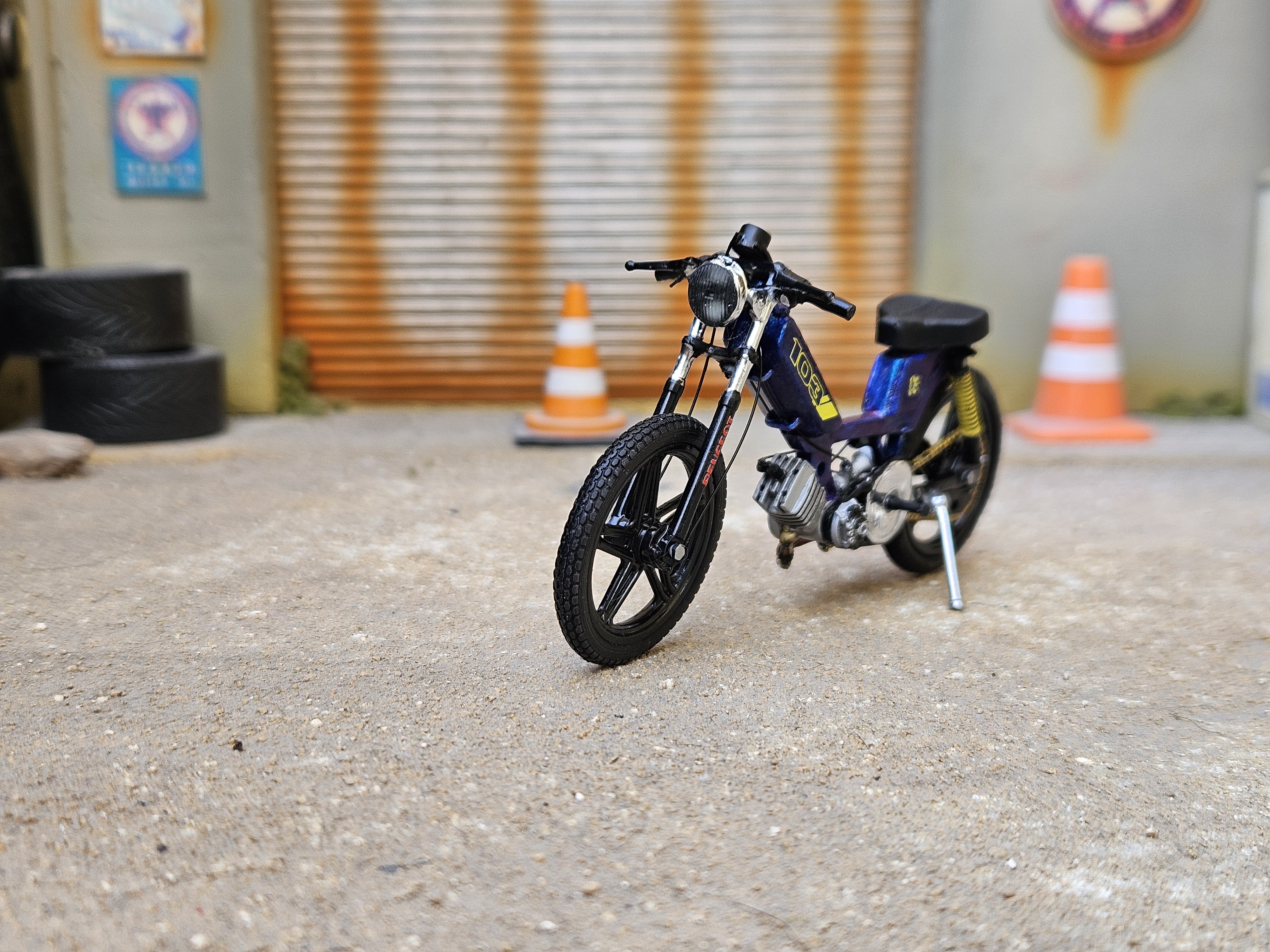 Peugeot 103 Sp Bleu Type Cafe Racer Pot Doppler Carbone 1/18