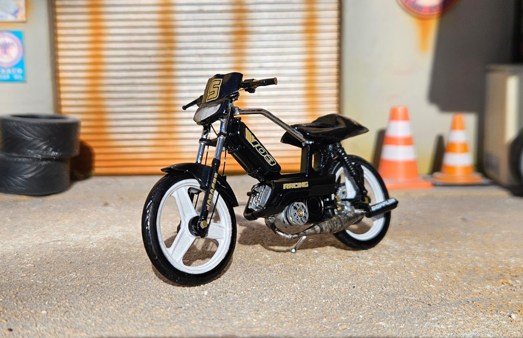 Peugeot 103 Rcx Noir Et Doree Version Street 1/18