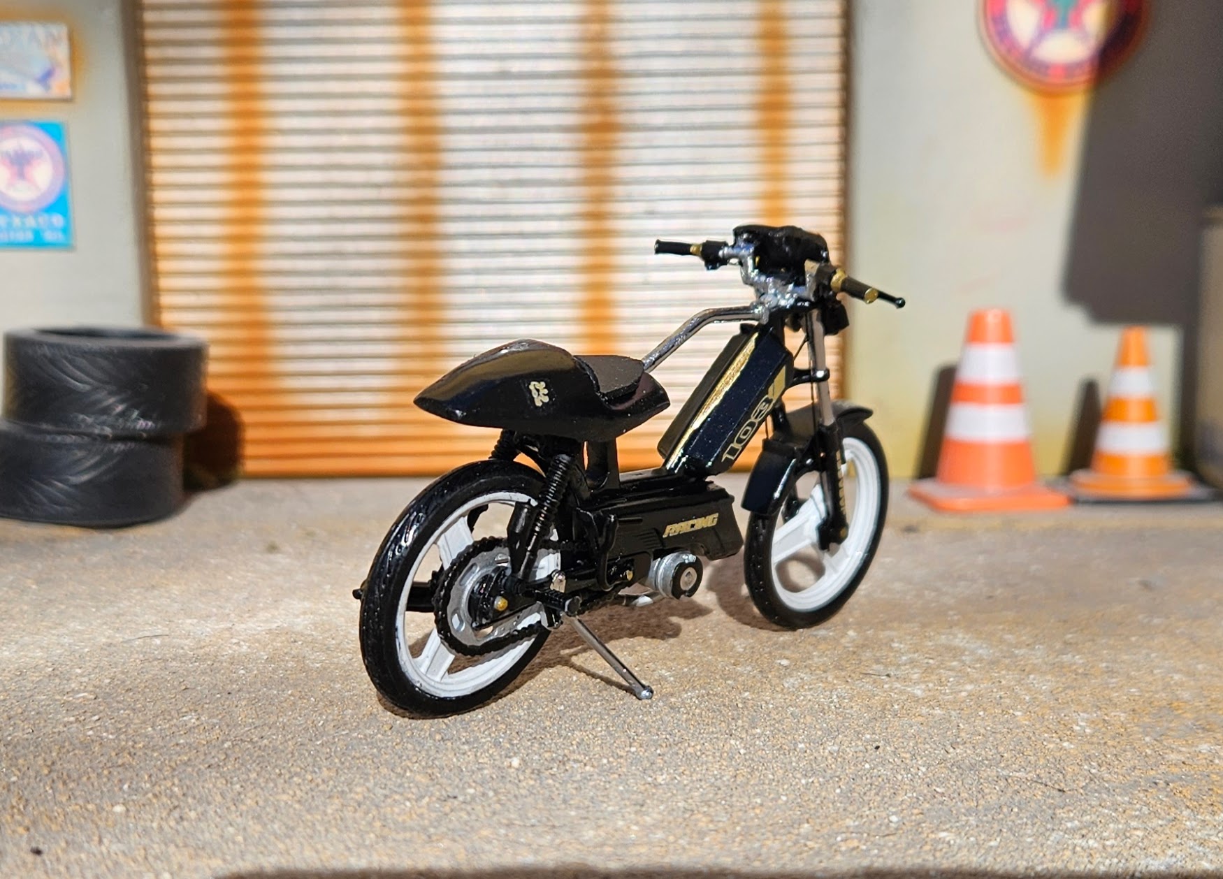 Peugeot 103 Rcx Noir Et Doree Version Street 1/18