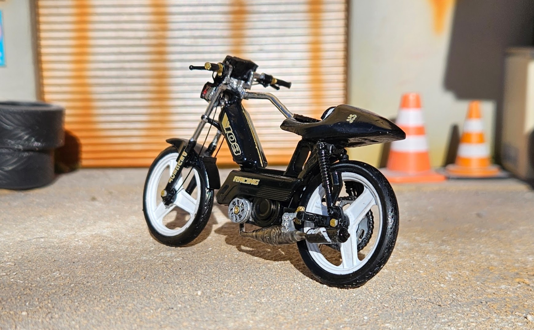 Peugeot 103 Rcx Noir Et Doree Version Street 1/18