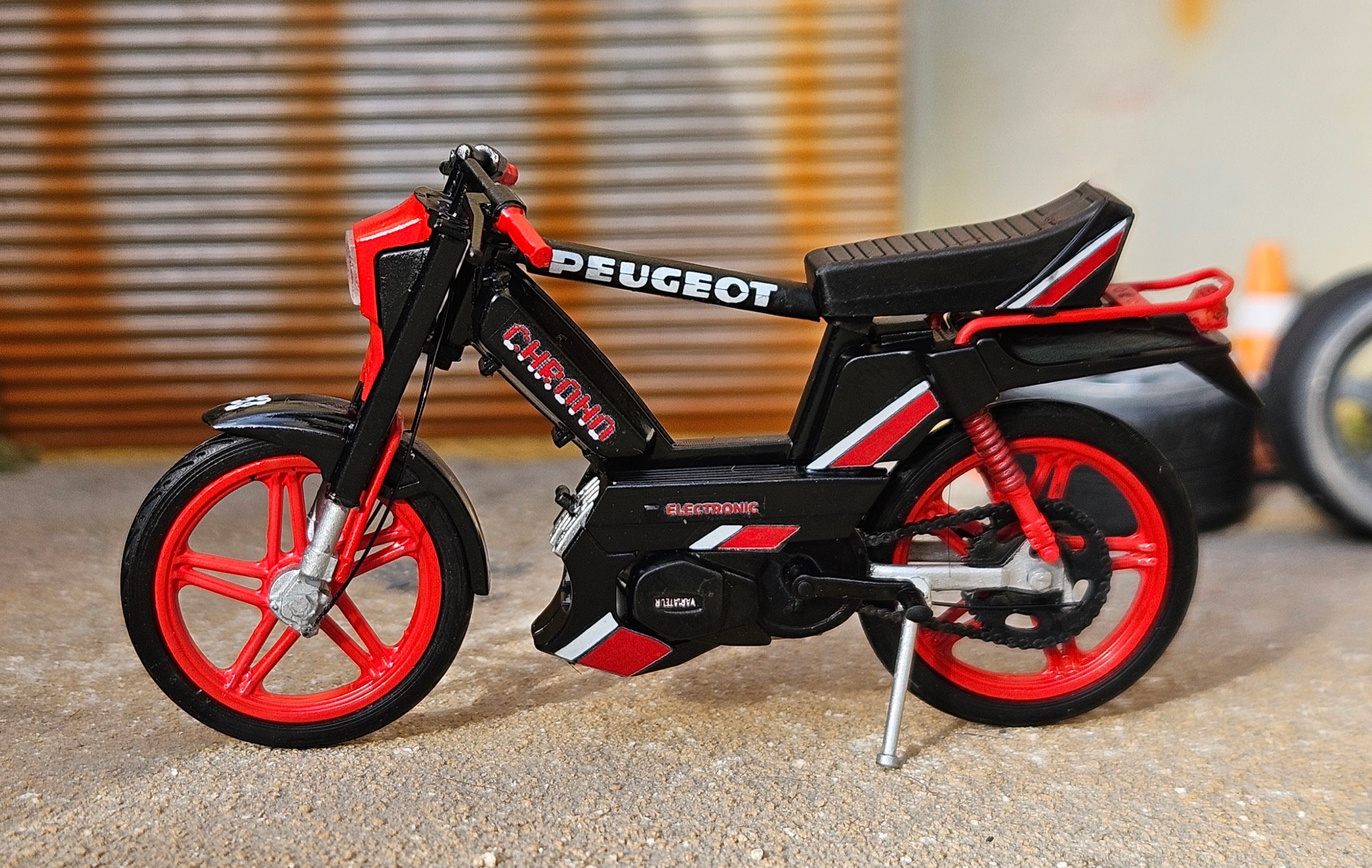 Peugeot 103 Chrono Noir Et Rouge Origine 1/18