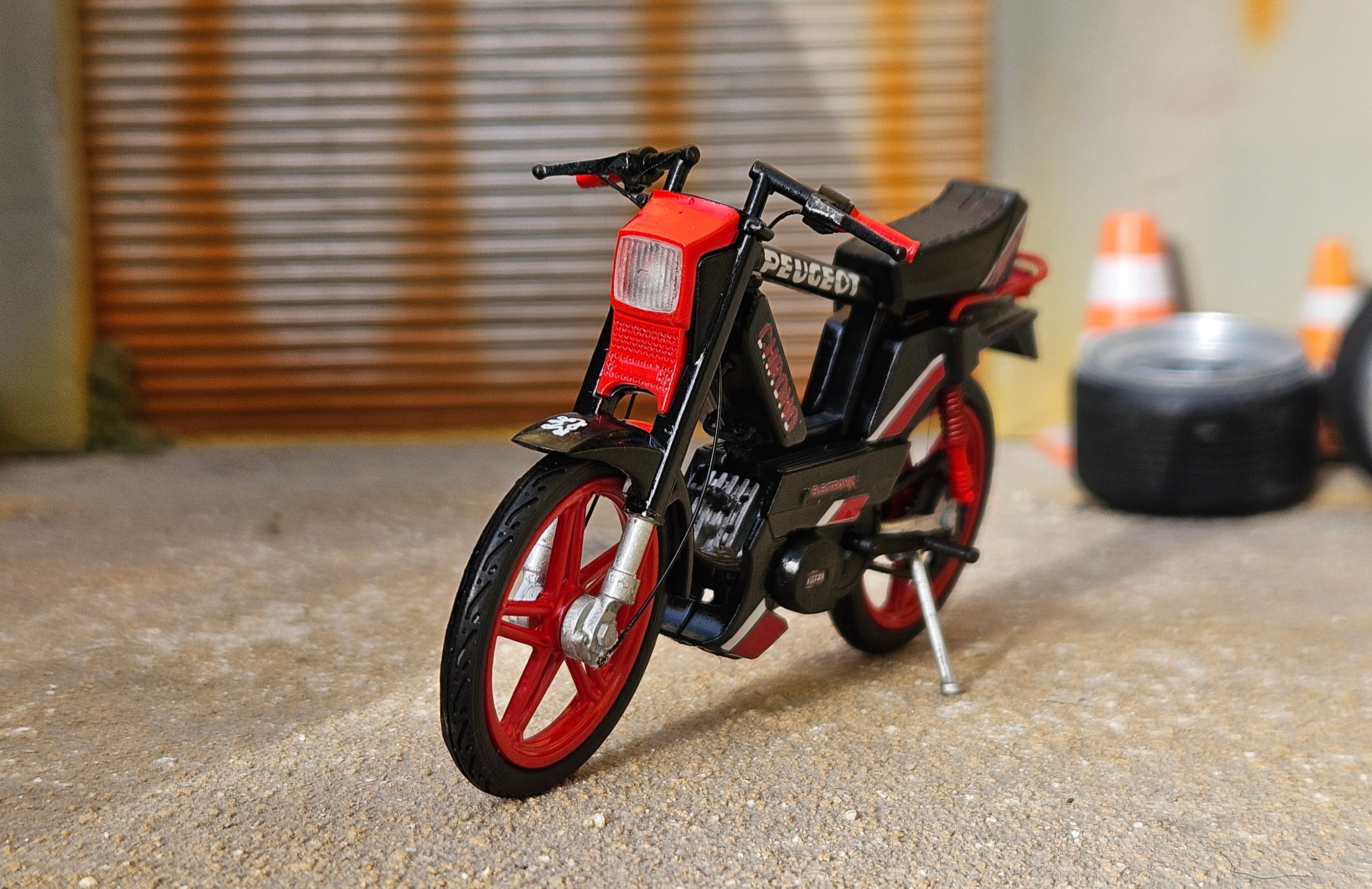 Peugeot 103 Chrono Noir Et Rouge Origine 1/18