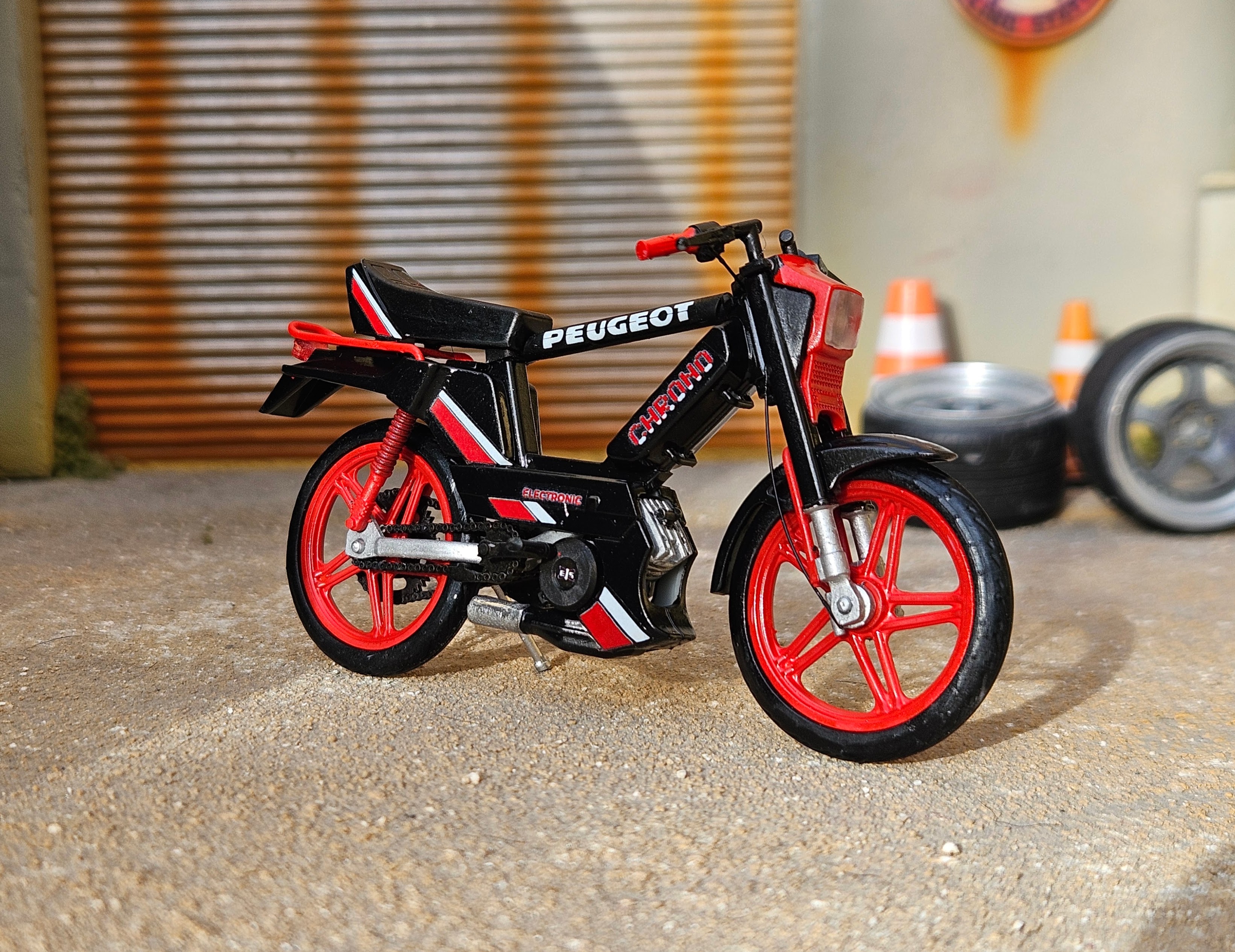 Peugeot 103 Chrono Noir Et Rouge Origine 1/18