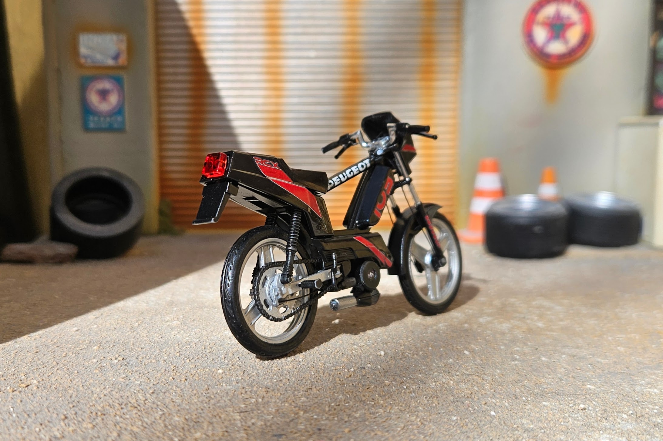 Peugeot 103 Rcx Noir Et Rouge Air Entierement Origine 1/18