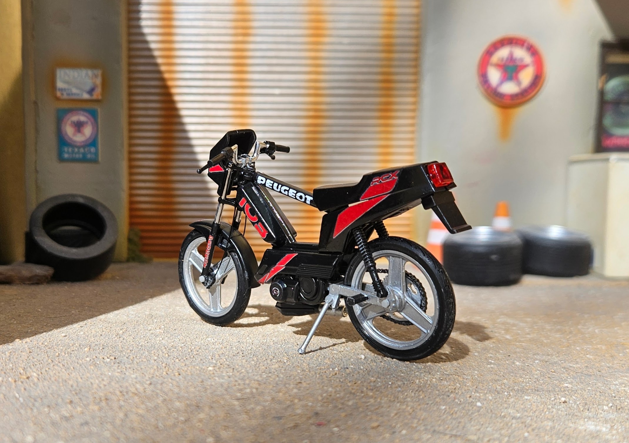 Peugeot 103 Rcx Noir Et Rouge Air Entierement Origine 1/18