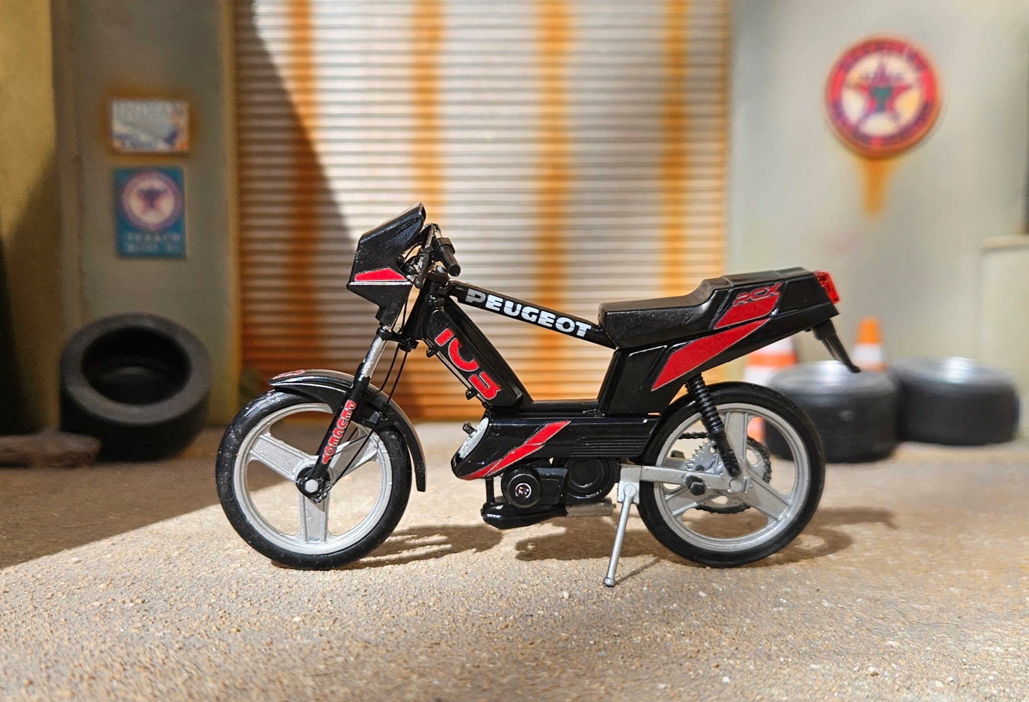 Peugeot 103 Rcx Noir Et Rouge Air Entierement Origine 1/18