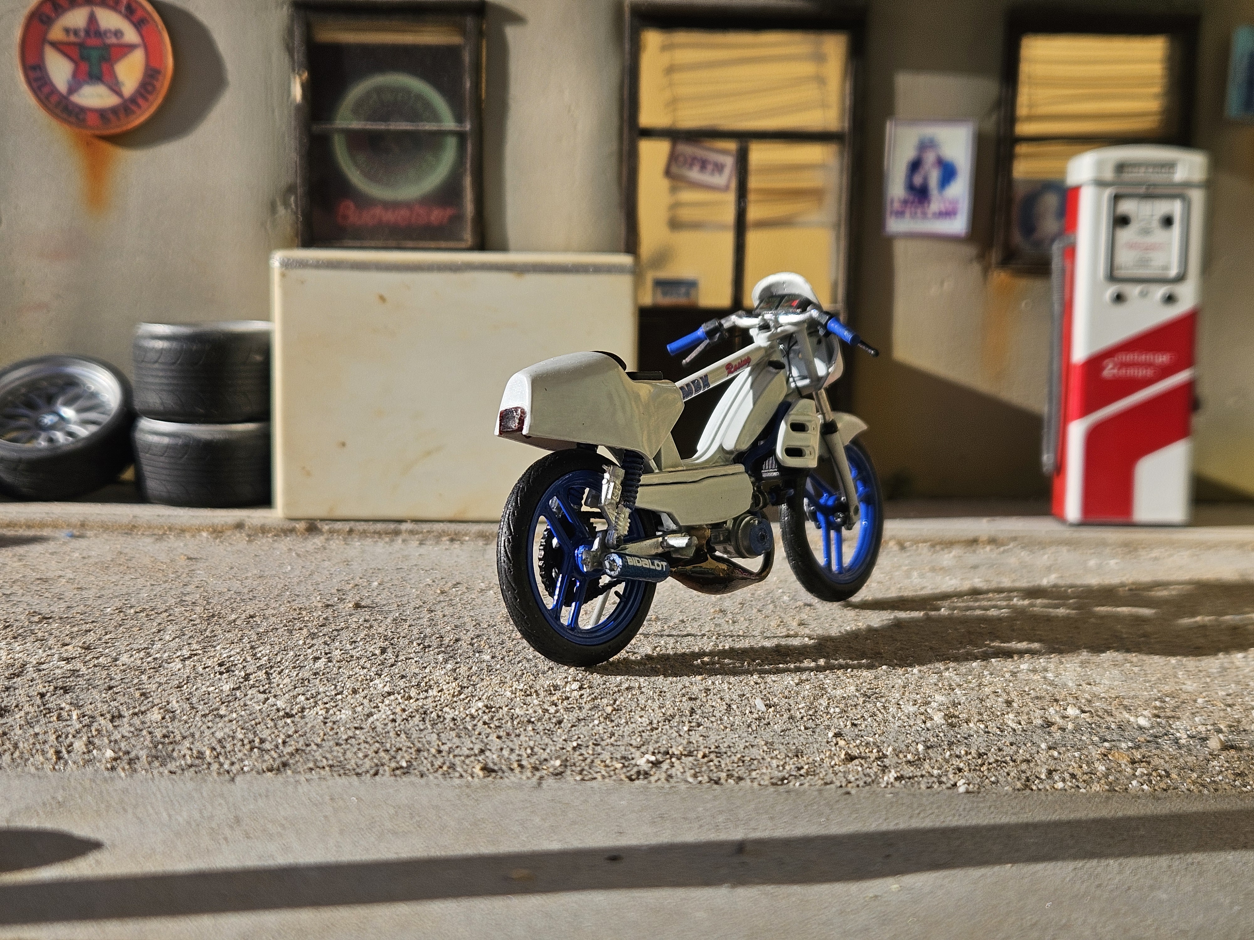 Mbk 51 Magnum Racing Blanche Moteur G2 Pot Bidalot 1/18