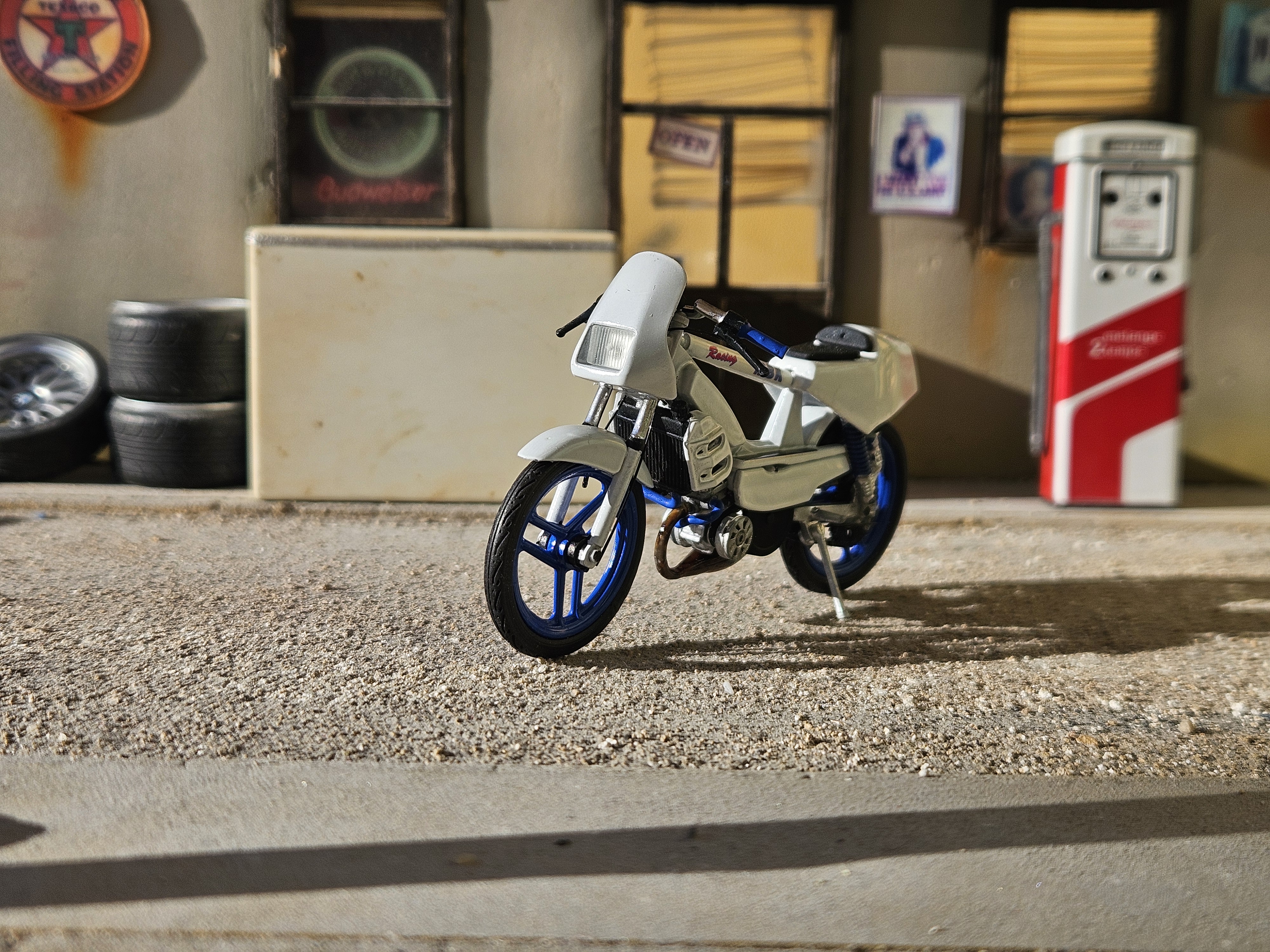 Mbk 51 Magnum Racing Blanche Moteur G2 Pot Bidalot 1/18