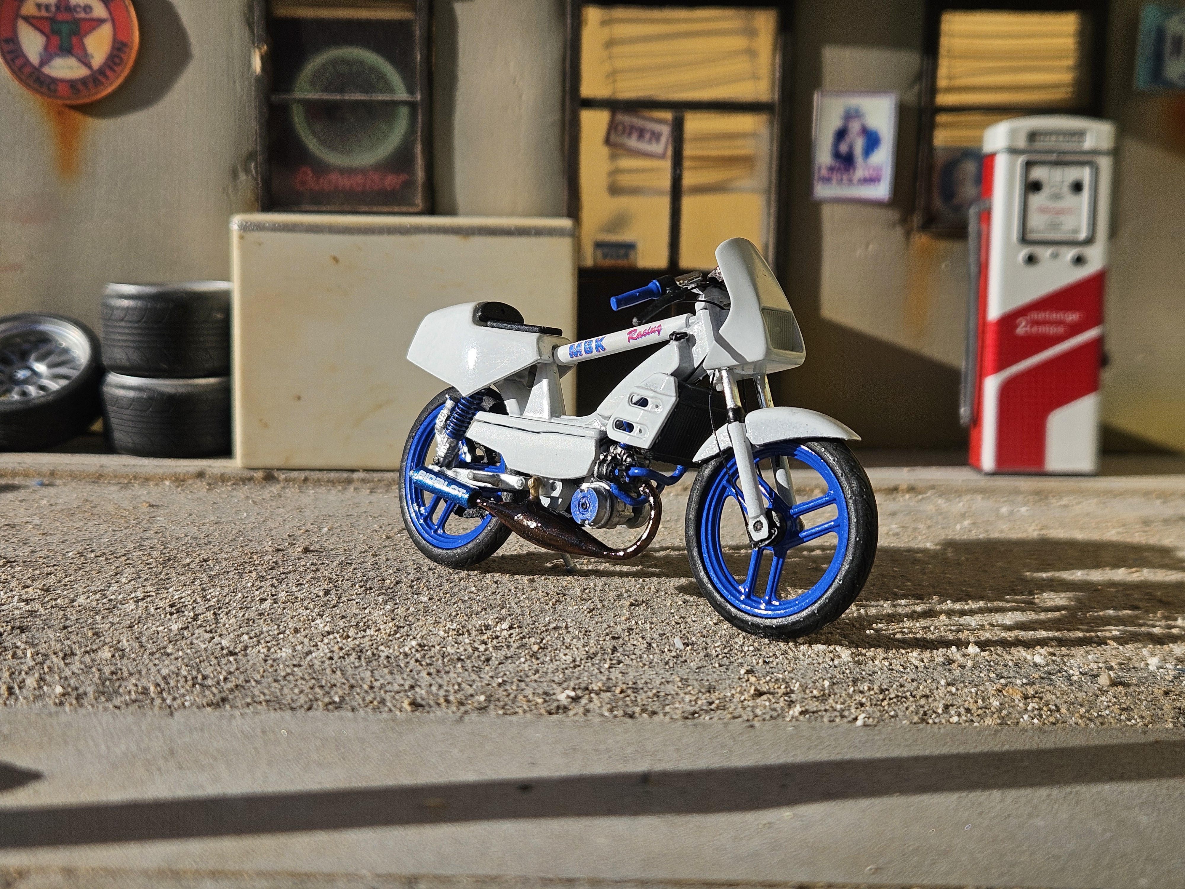 Mbk 51 Magnum Racing Blanche Moteur G2 Pot Bidalot 1/18