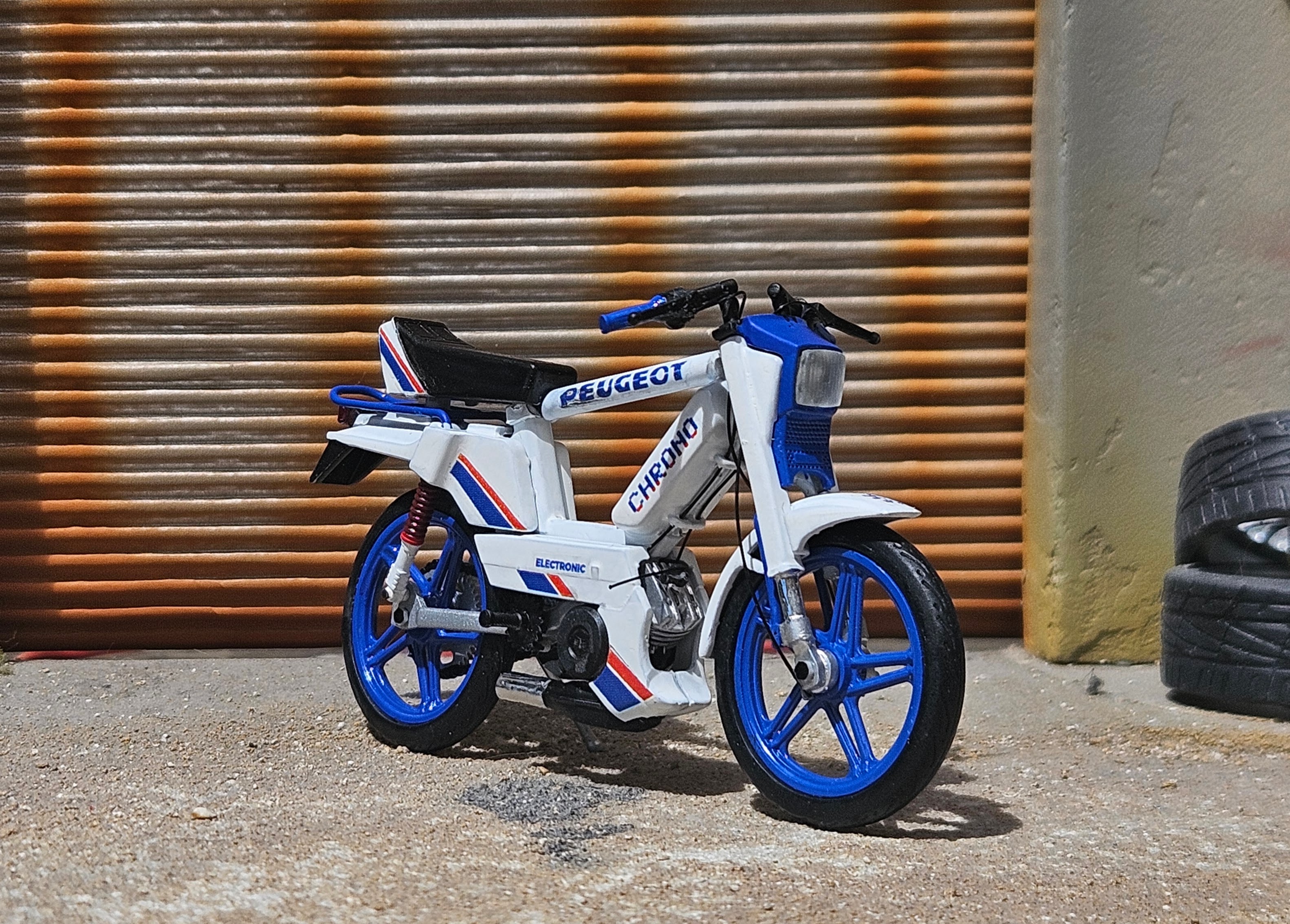 Peugeot 103 Chrono Blanche Bleu Et Rouge Entierement Origine 1/18