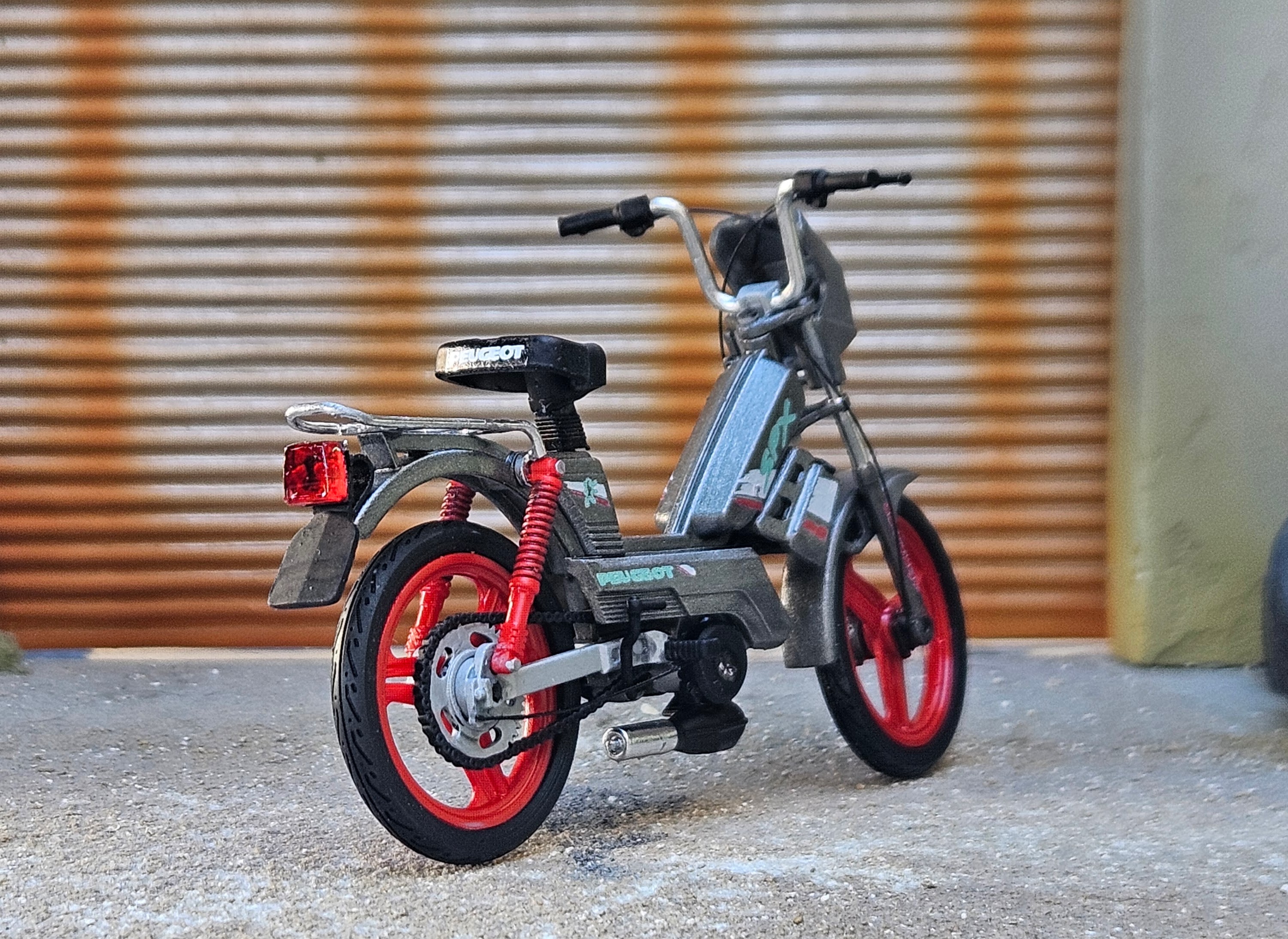 Peugeot 103 Spx Grise Et Rouge Entierement Origine 1/18