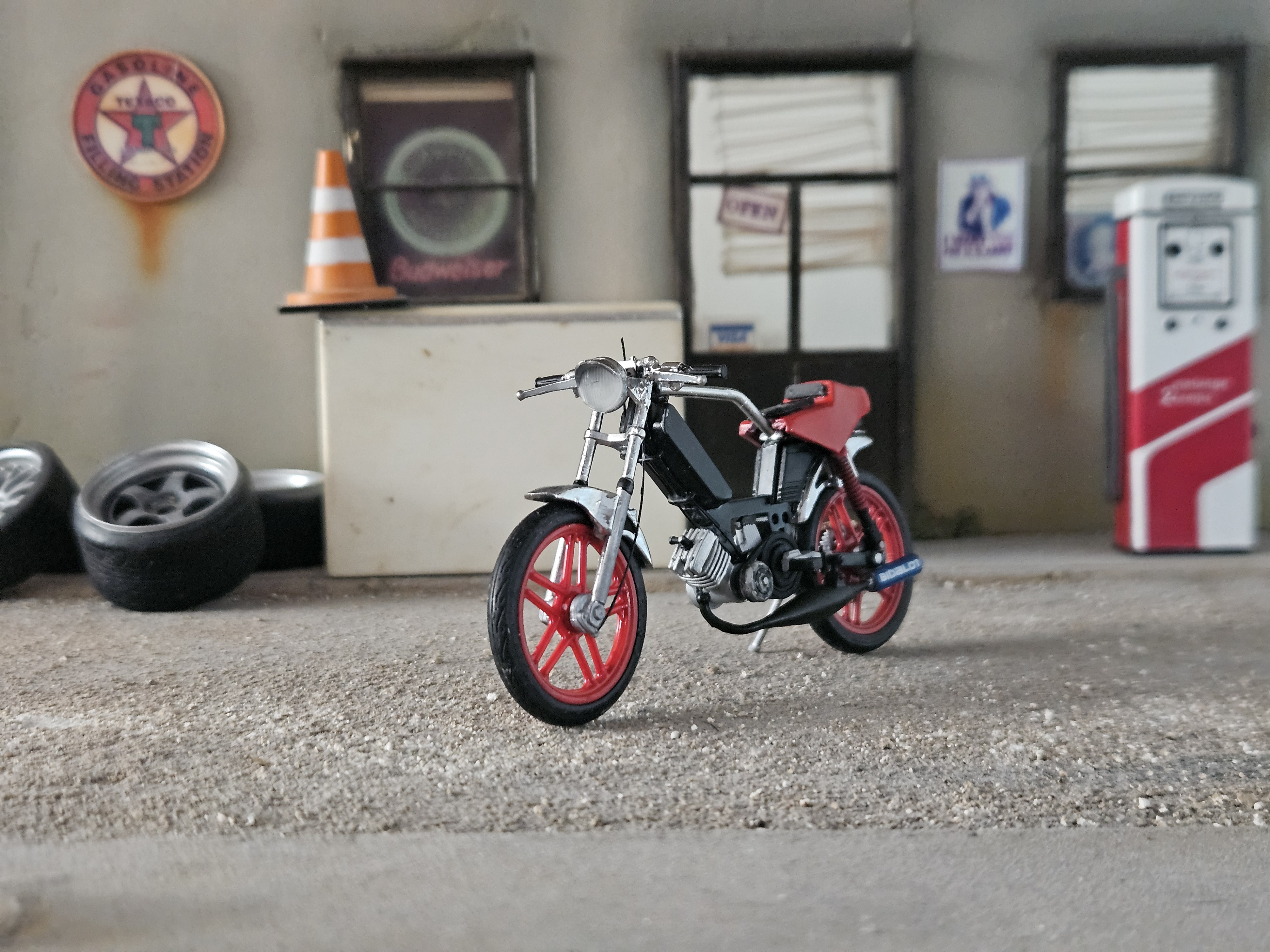 Peugeot 103 Clip Noir Preparation Racer 1/18