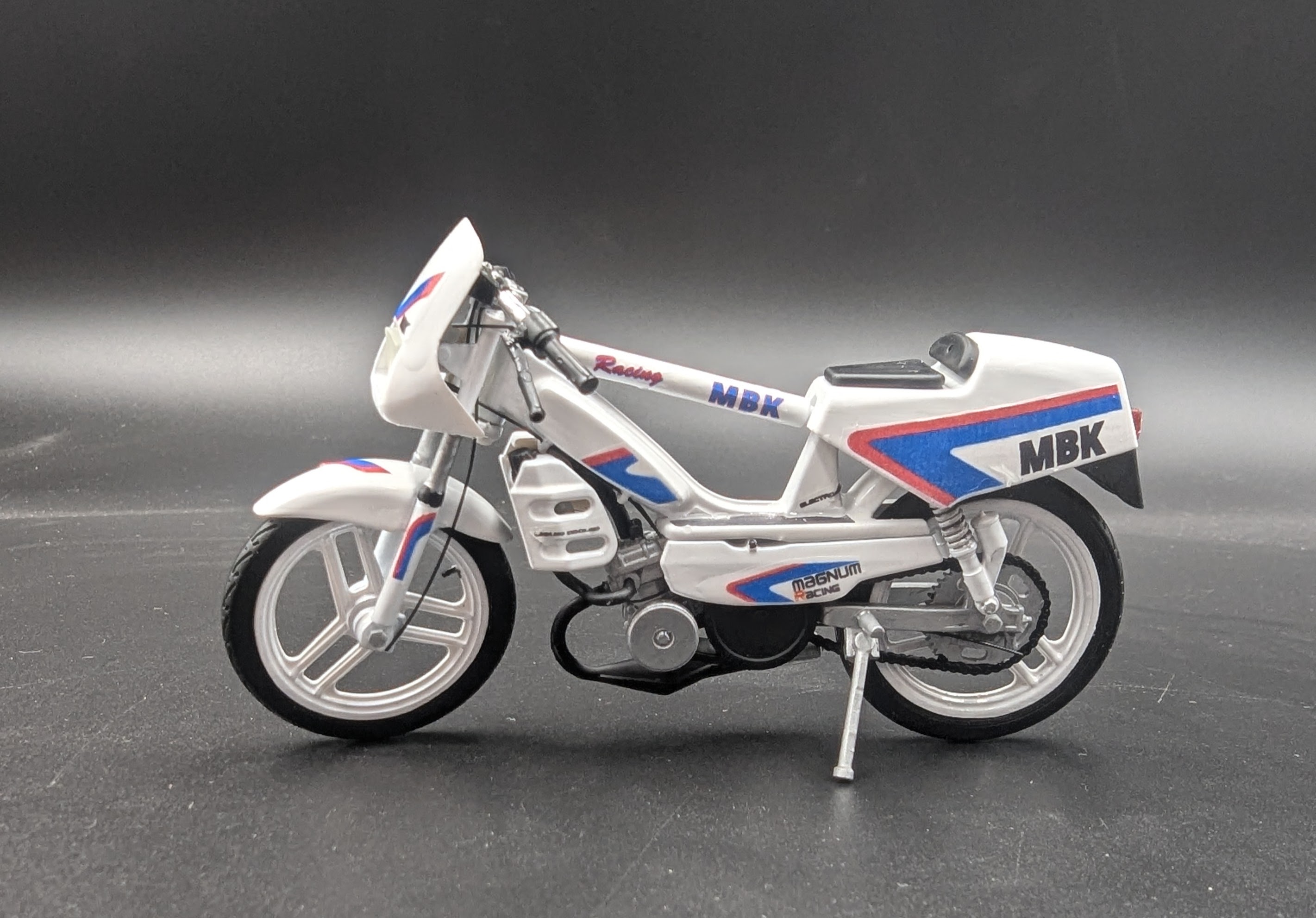 Mbk 51 Magnum Racing White Ceramic Full Origine 1/18