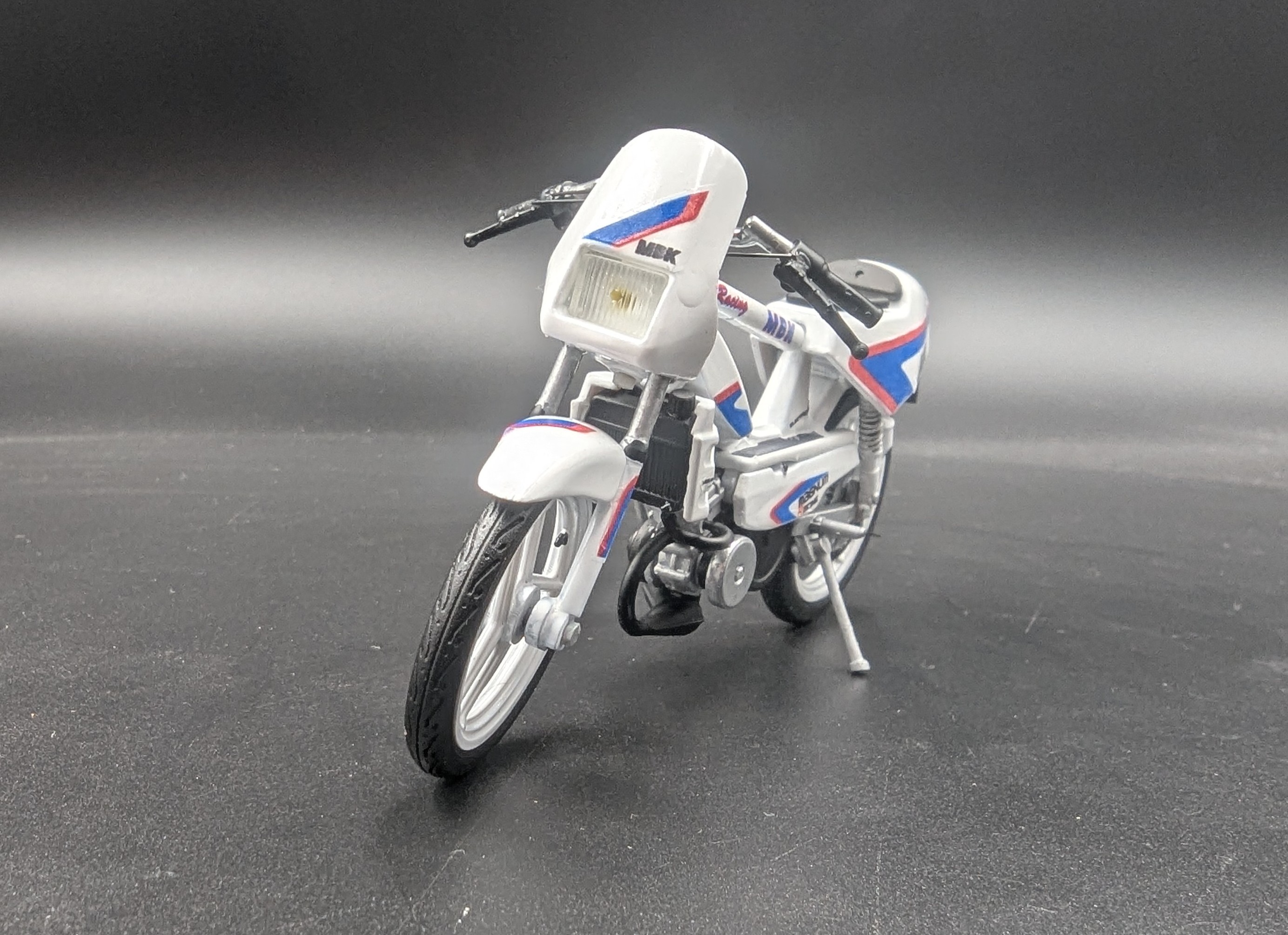 Mbk 51 Magnum Racing White Ceramic Full Origine 1/18