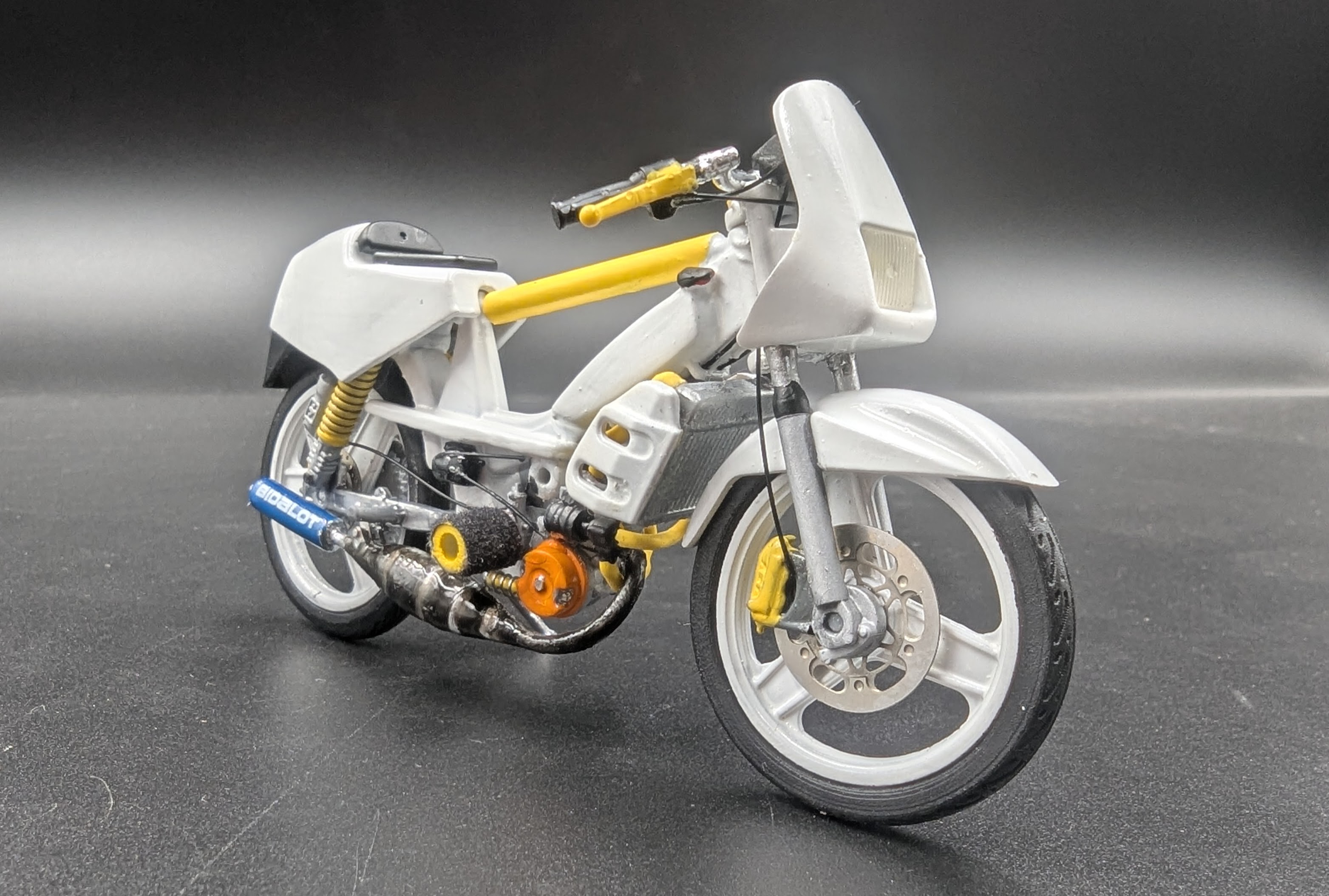 Mbk 51 Magnum Racing Blanche Moteur G2 Pot Bidalot 1/18