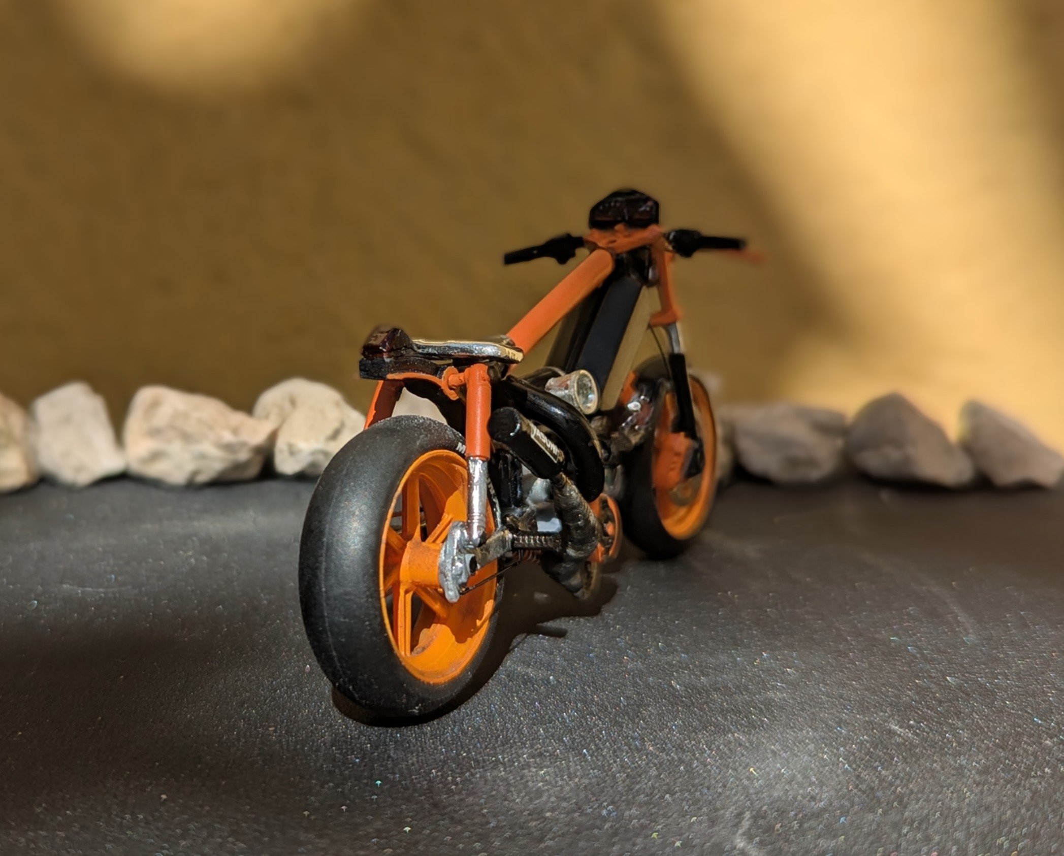 Peugeot 103 Sp Noir Et Orange Peugeot 103 Sp Hybride Mxs Pot Yasuni Noire Orange 1/18