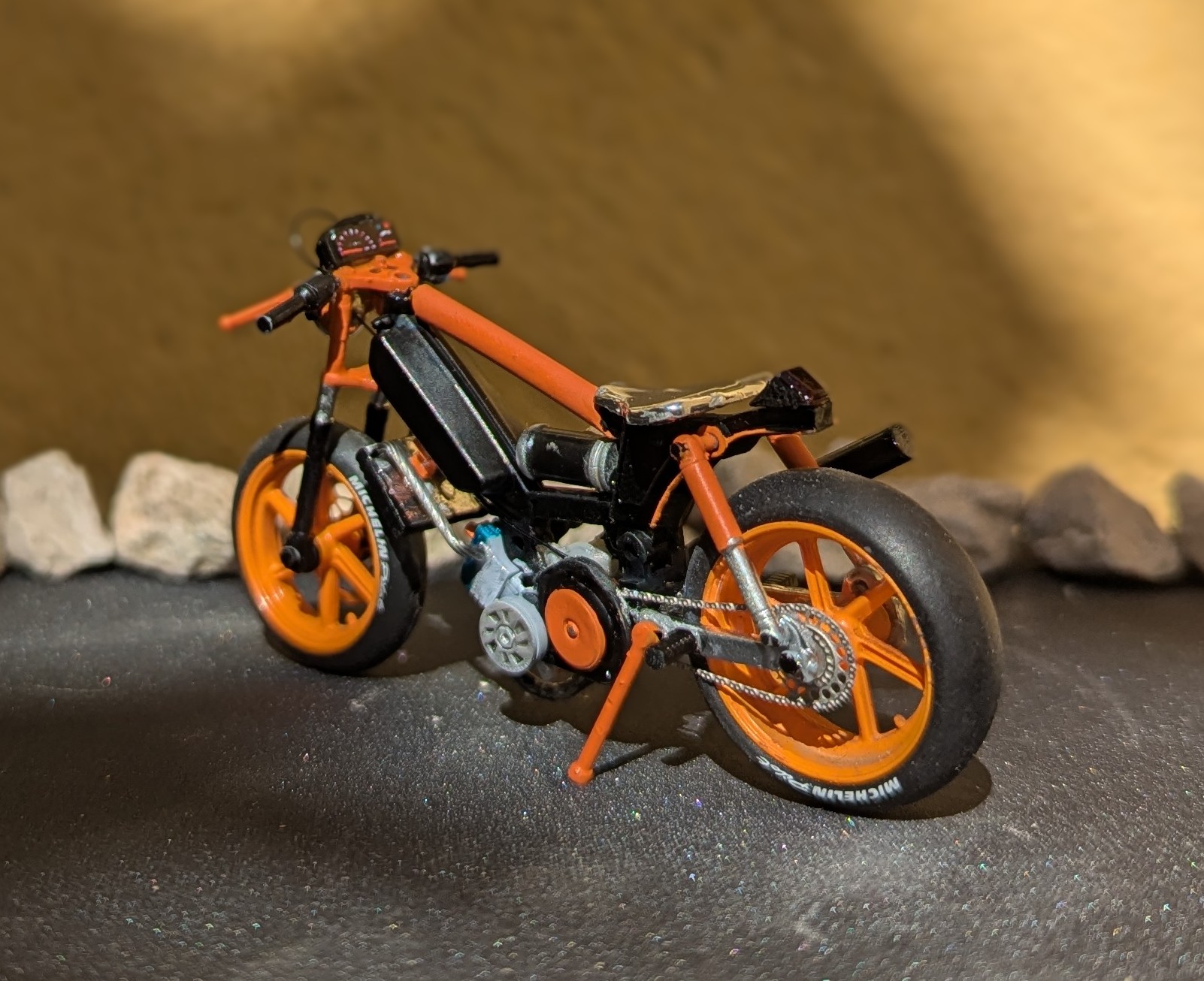 Peugeot 103 Sp Noir Et Orange Peugeot 103 Sp Hybride Mxs Pot Yasuni Noire Orange 1/18