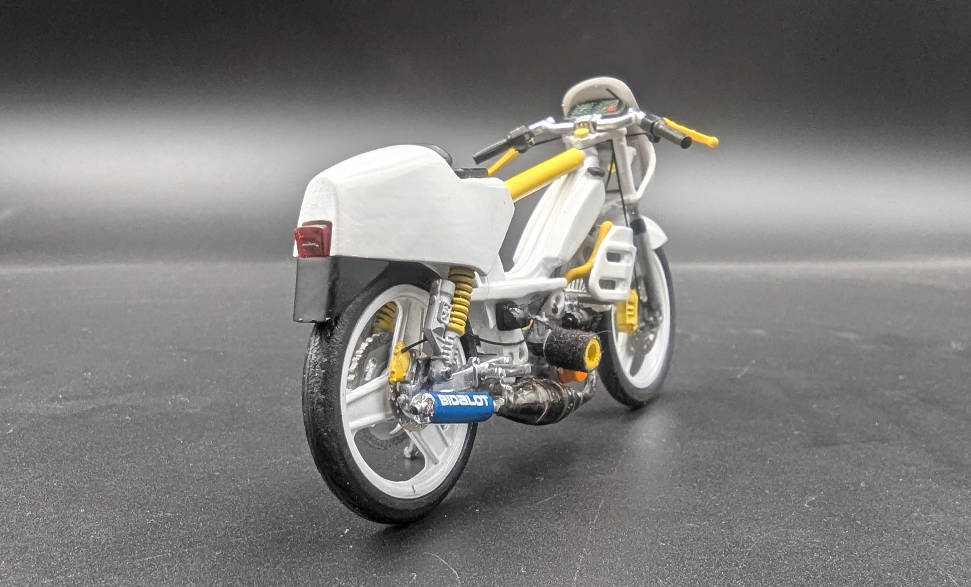 Mbk 51 Magnum Racing Blanche Moteur G2 Pot Bidalot 1/18