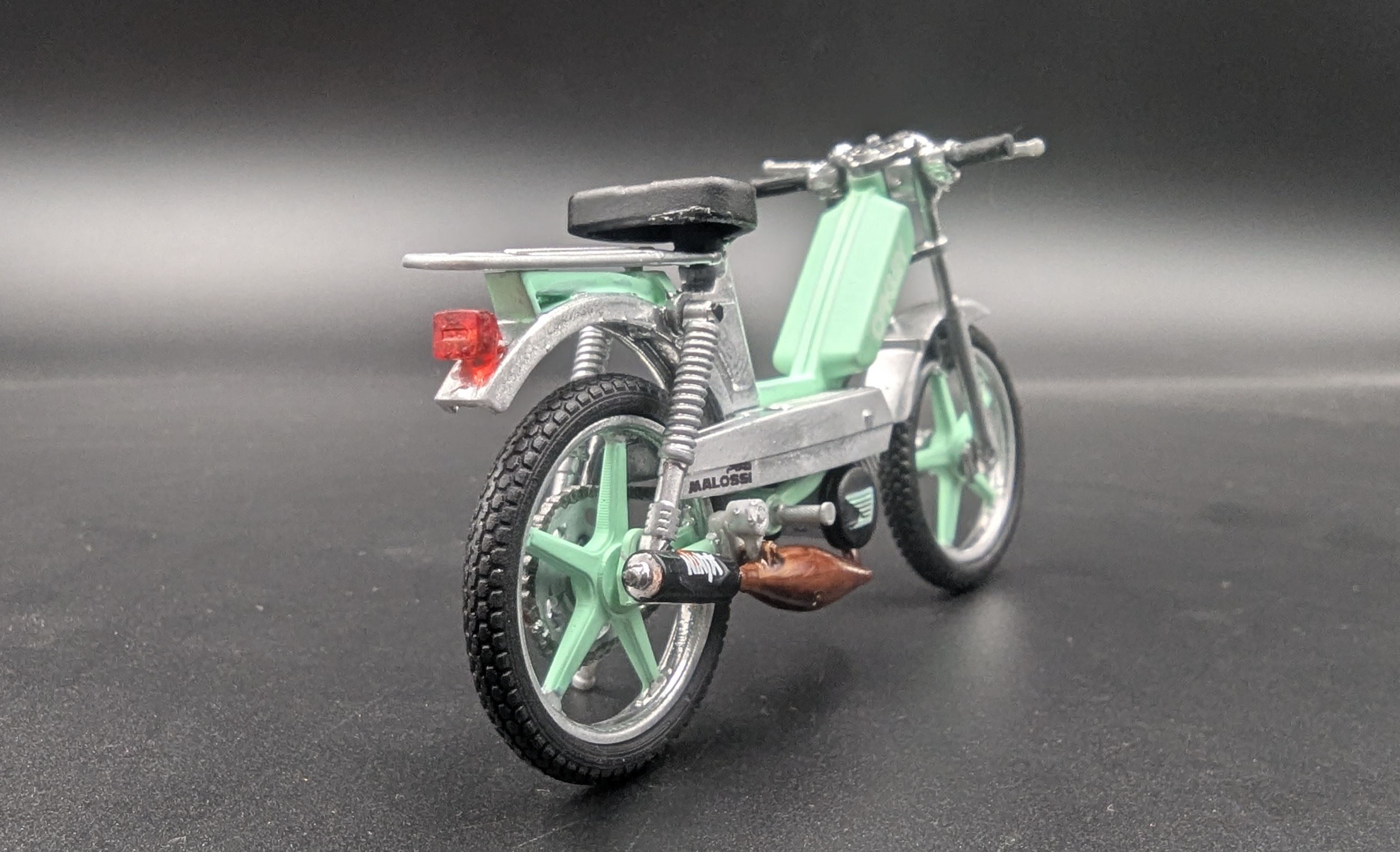 Peugeot 103 Sp Verte Chrome Pot Ninja G1 Cartouche Carte Noire 1/18