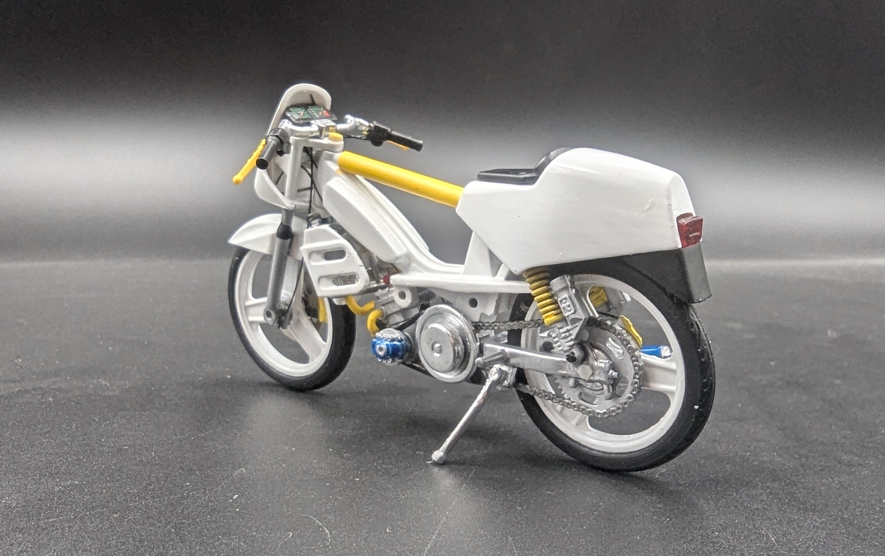 Mbk 51 Magnum Racing Blanche Moteur G2 Pot Bidalot 1/18